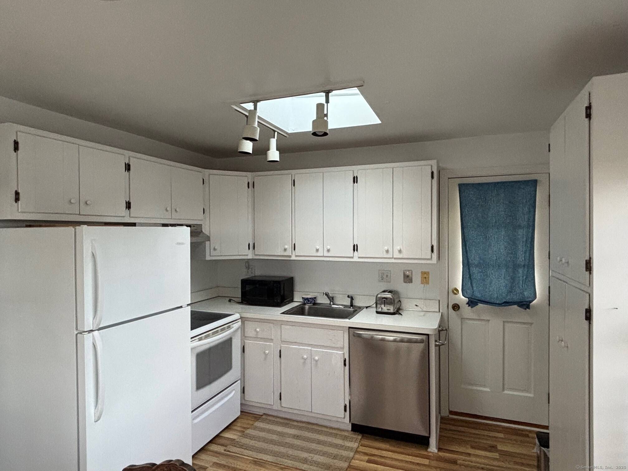 New Canaan, CT 06840,24 Saint Johns Place #APT 6