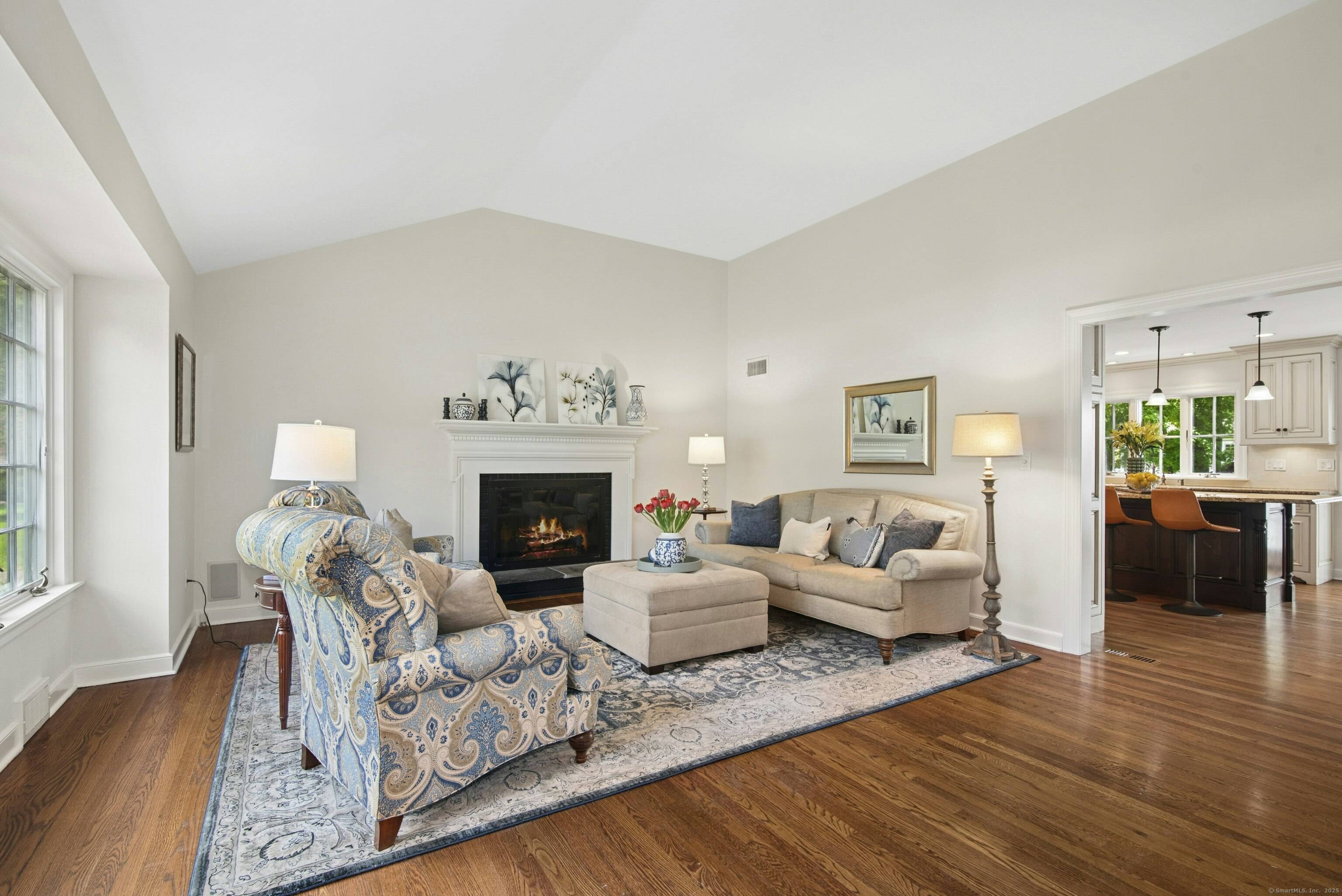 Darien, CT 06820,2 Knollwood Lane
