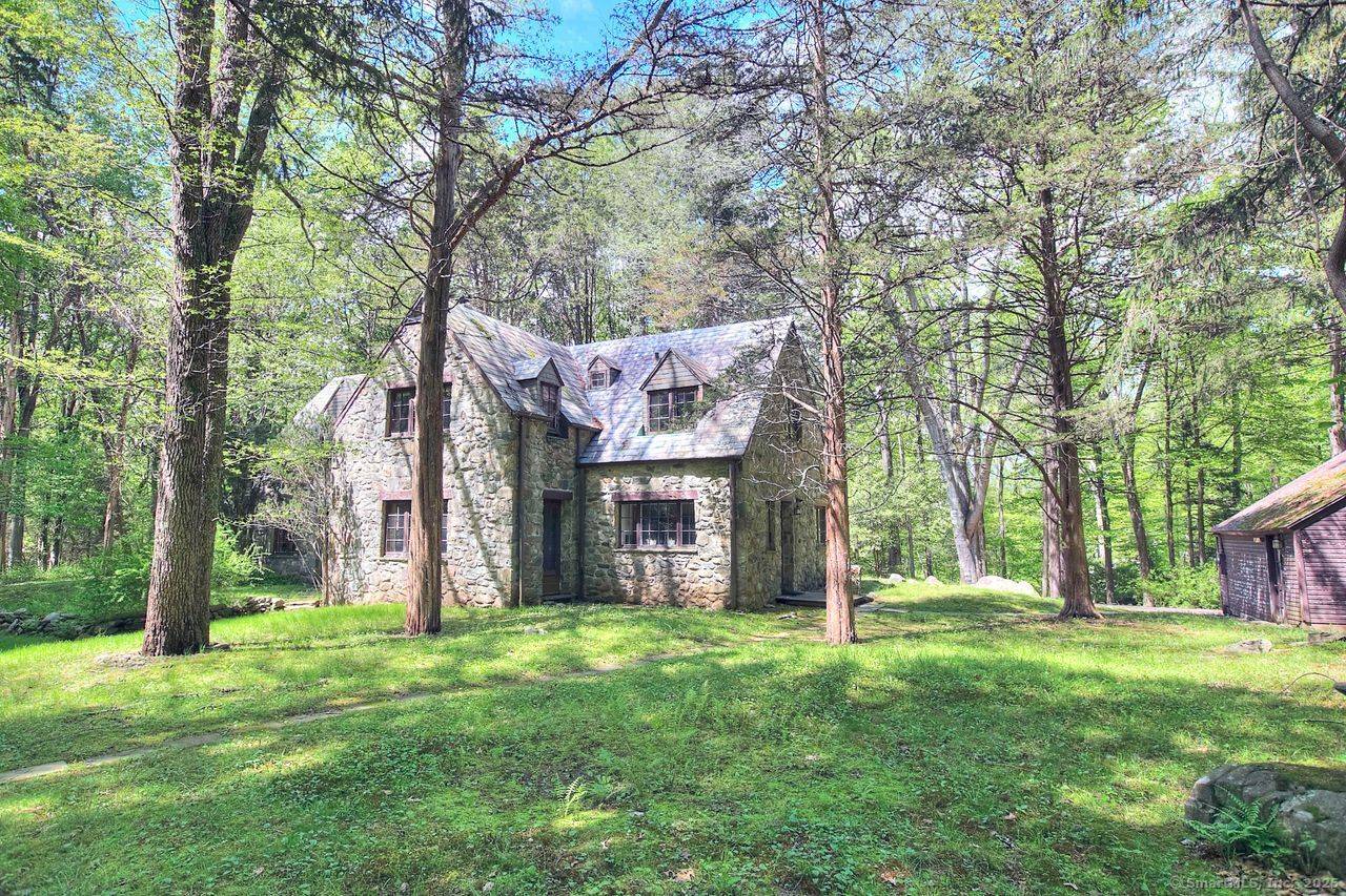 Westport, CT 06880,281 Bayberry Lane