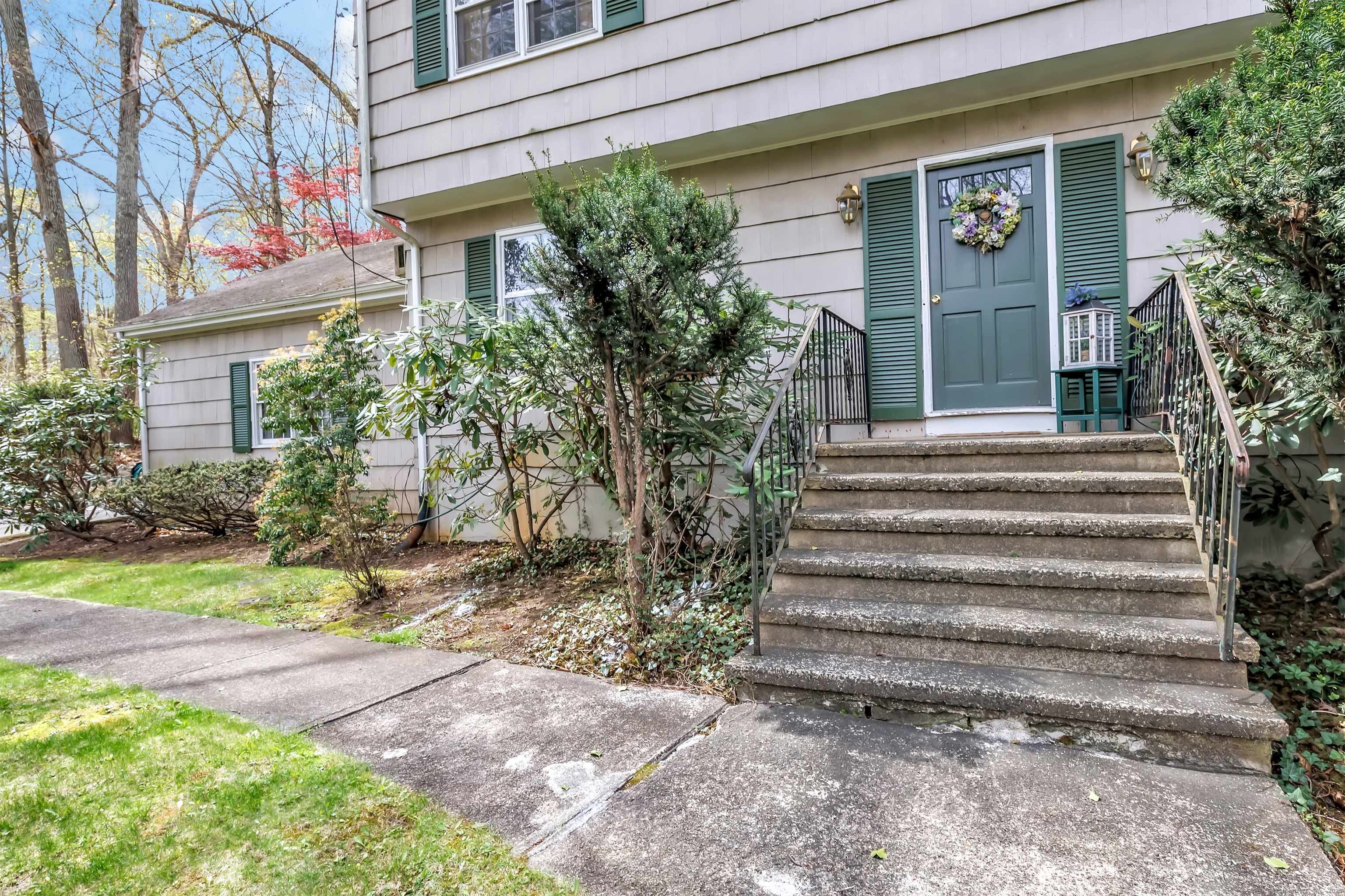 Stamford, CT 06907,219 Eden Road