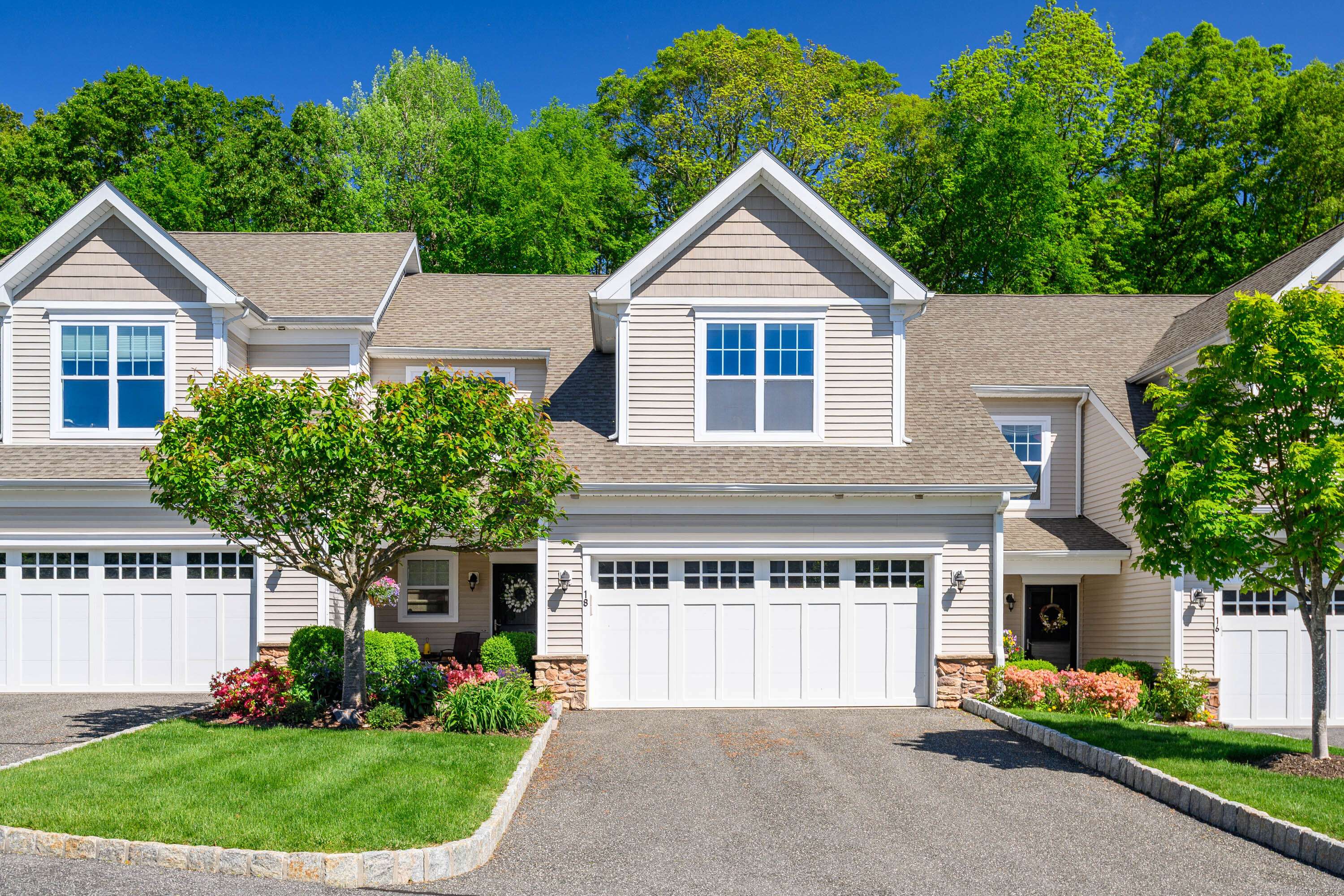 Newtown, CT 06470,18 Brookside Court #18
