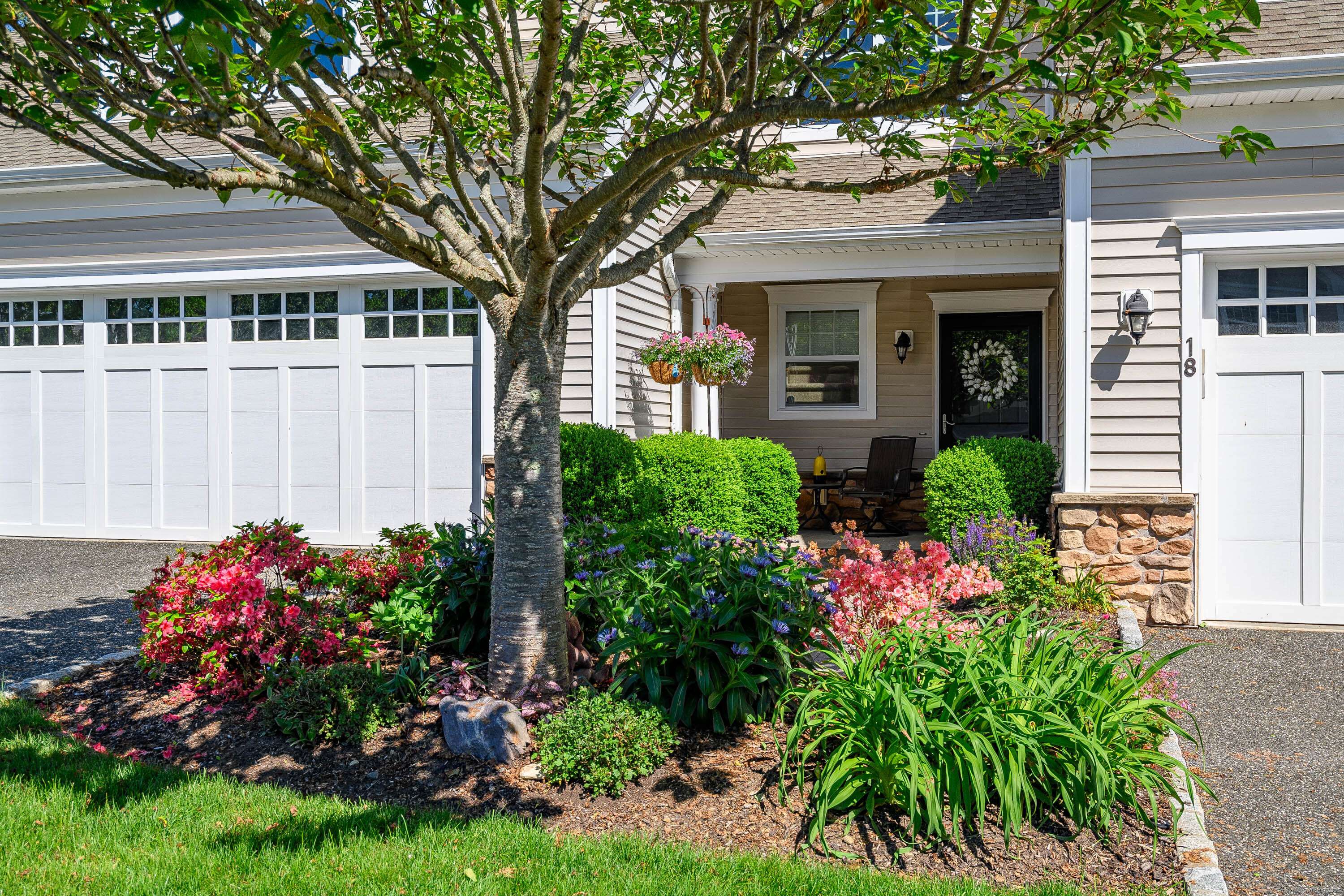 Newtown, CT 06470,18 Brookside Court #18