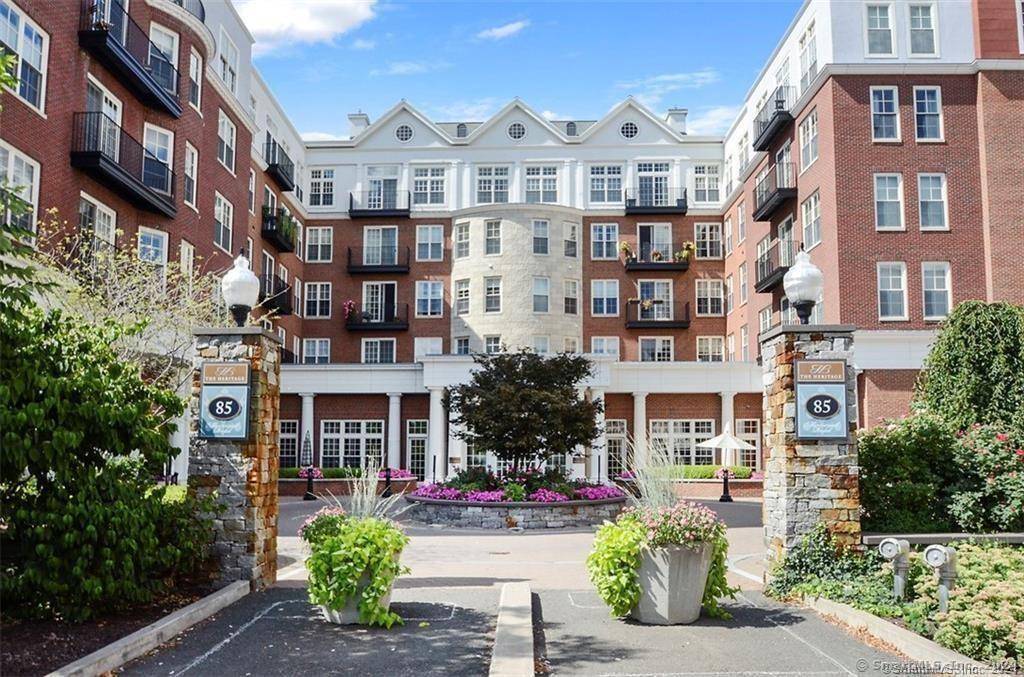 West Hartford, CT 06107,85 Memorial Road #215
