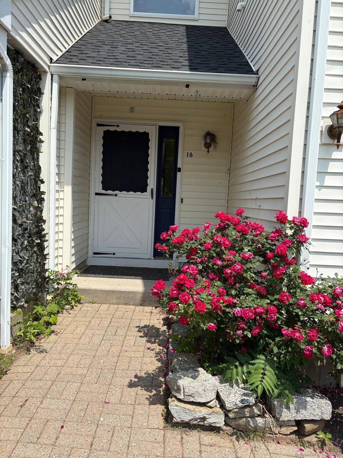 Vernon, CT 06066,16 Maple Street #16