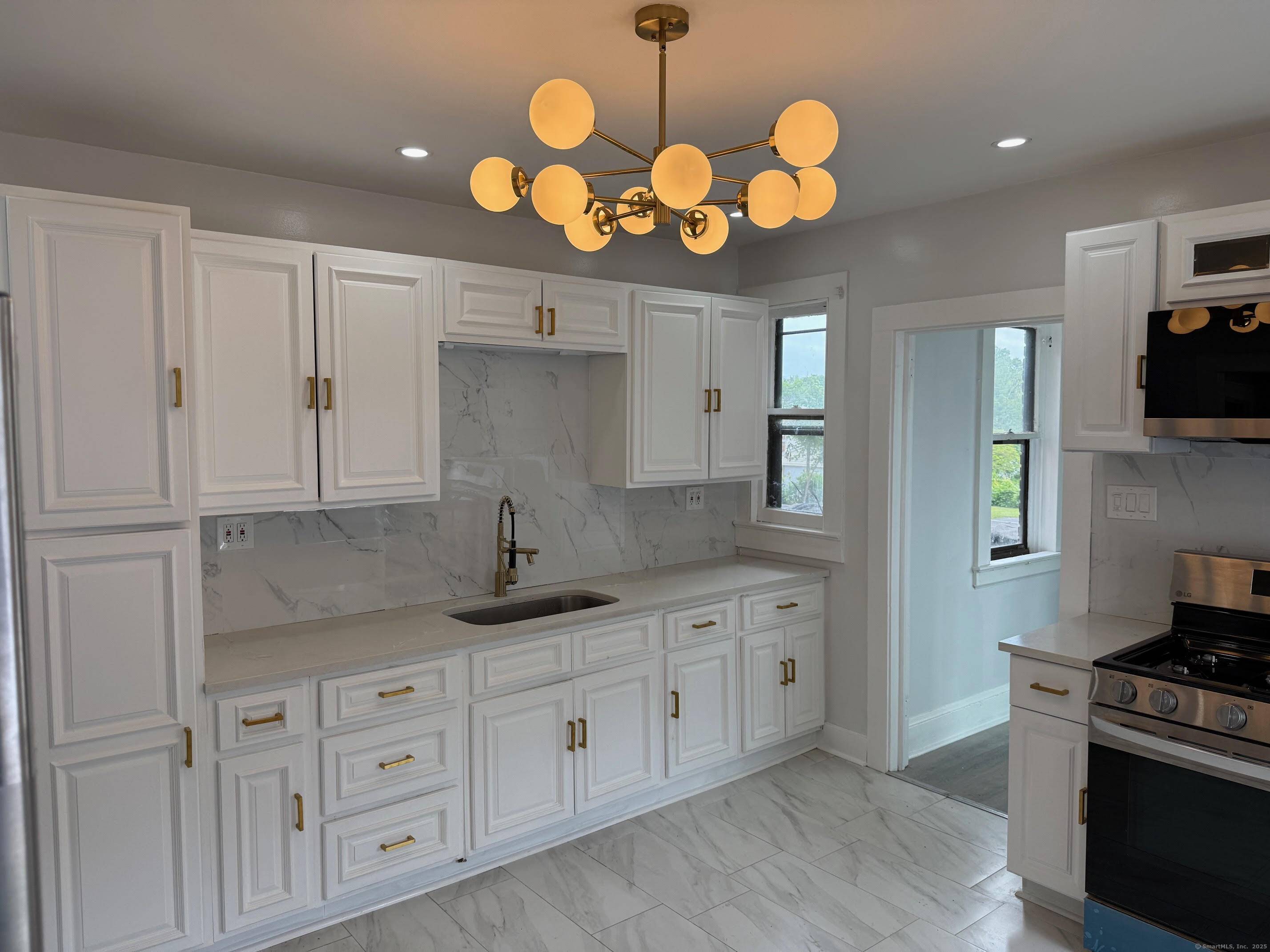Bridgeport, CT 06610,2466 East Main Street #2ND FLR
