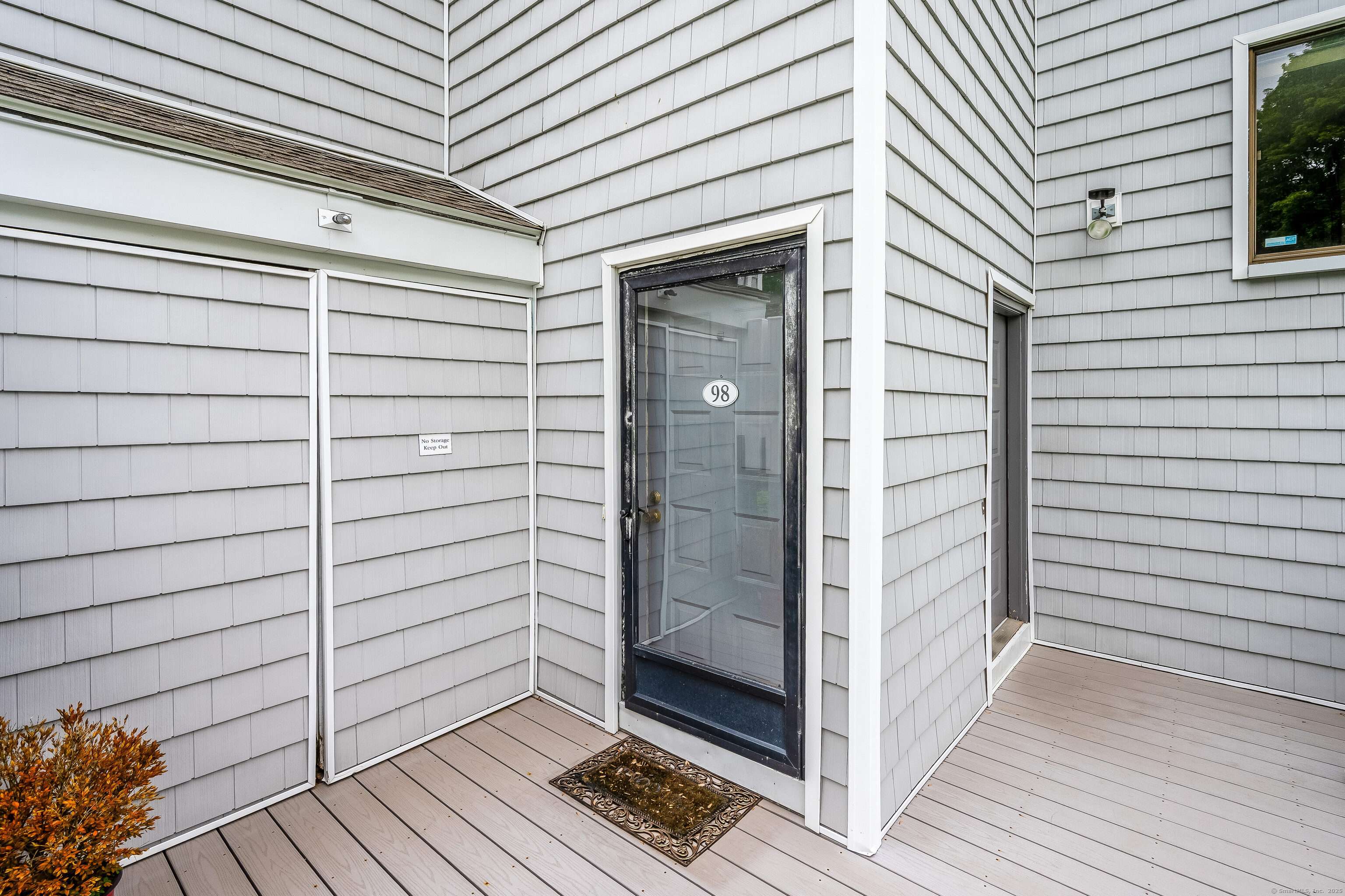 Norwalk, CT 06854,98 Rowayton Woods Drive #98