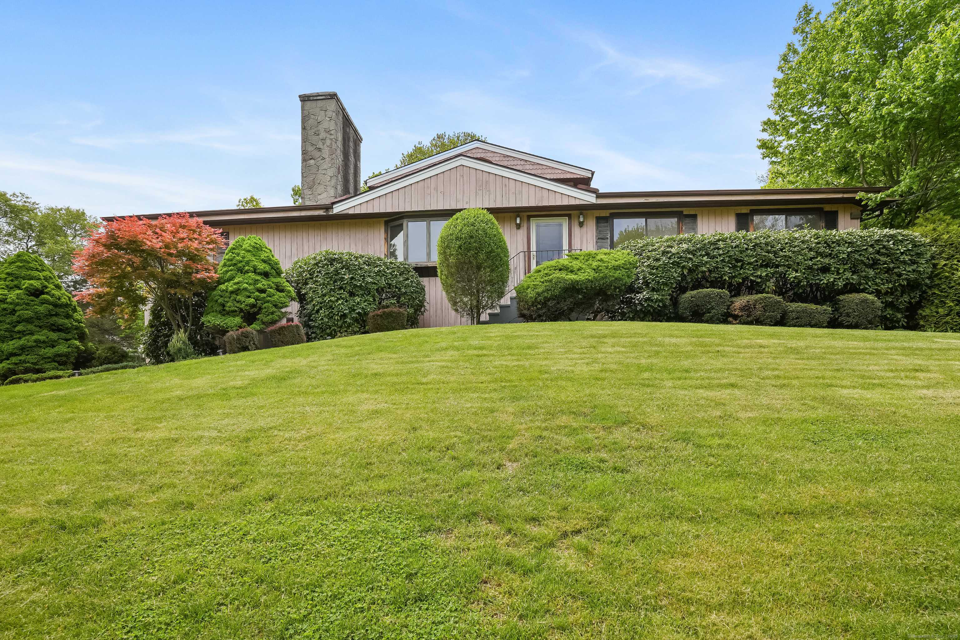 Trumbull, CT 06611,223 Sterling Road