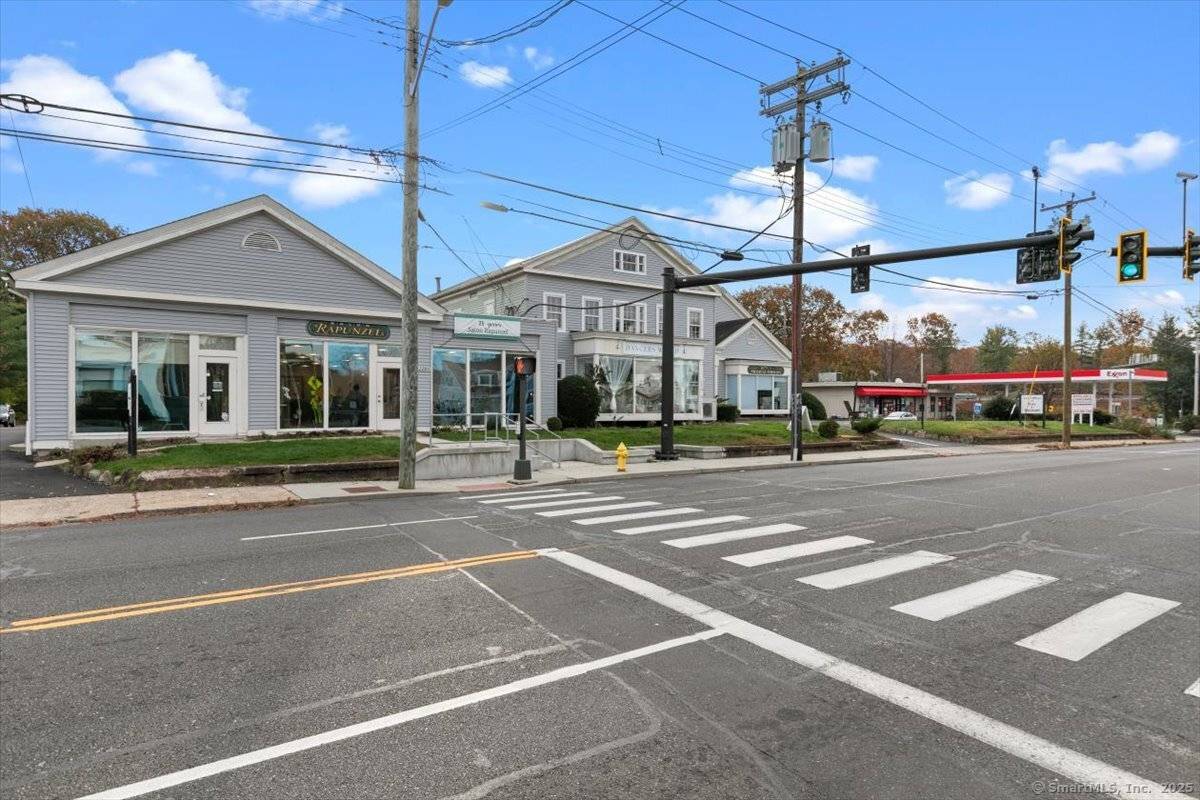Hamden, CT 06518,2285 Whitney Avenue #8