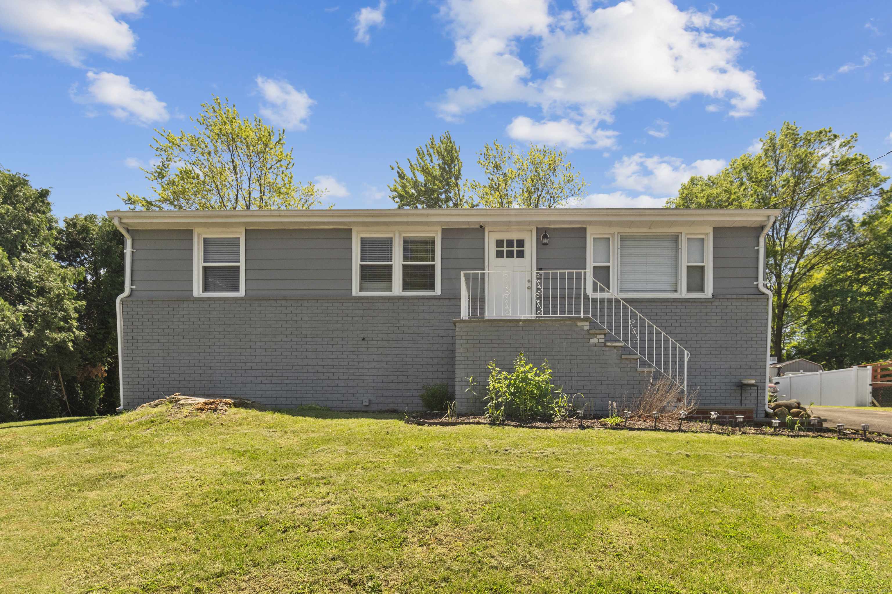 Hamden, CT 06517,26 Carroll Road