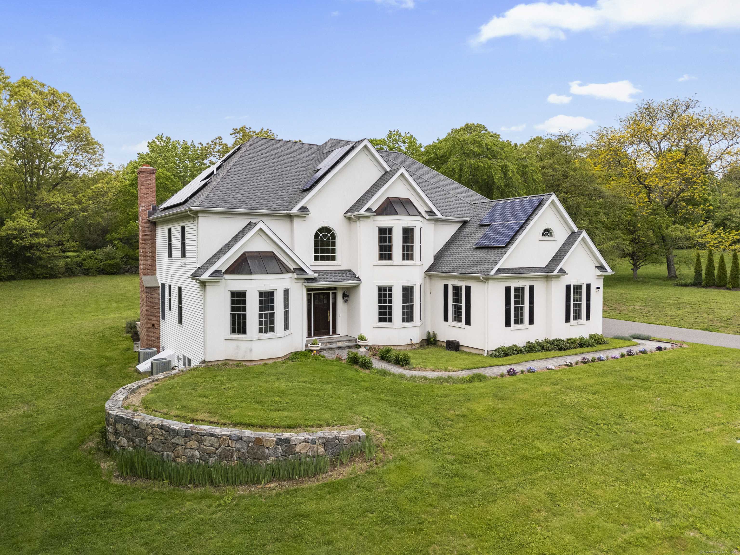 Woodbridge, CT 06525,24 North Racebrook Road