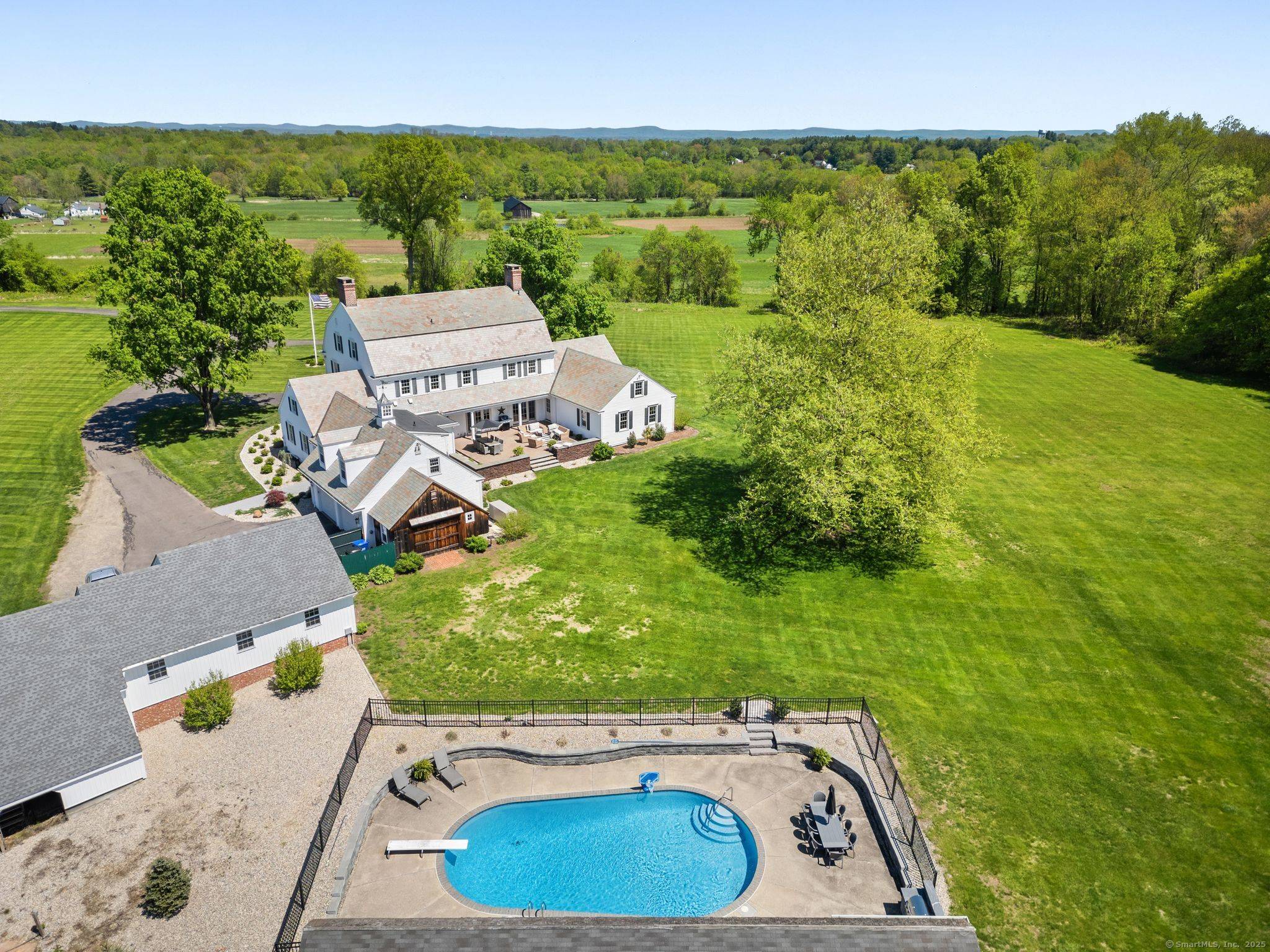 Suffield, CT 06078,879 Russell Avenue