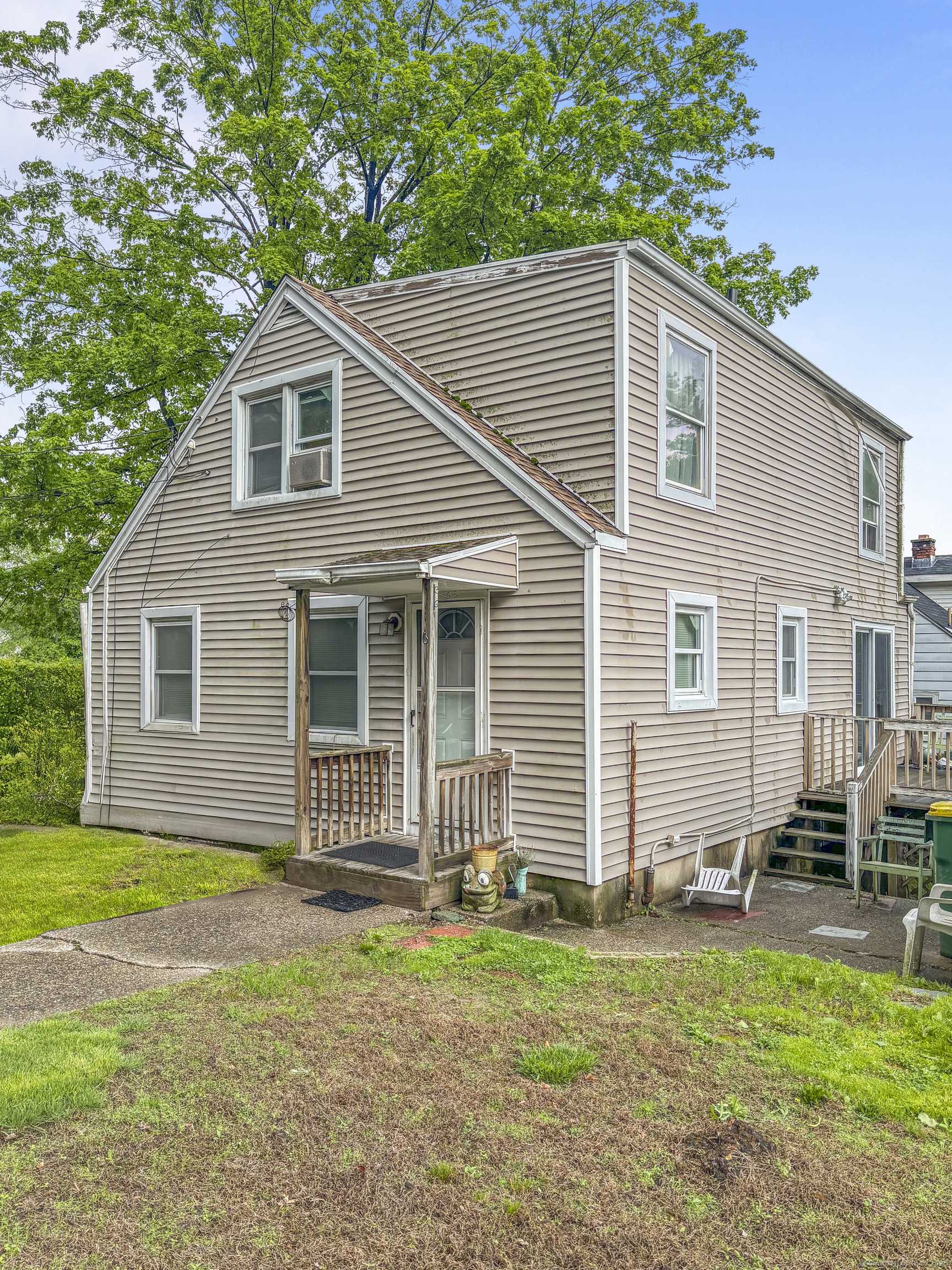 Waterbury, CT 06708,6 Peach Street