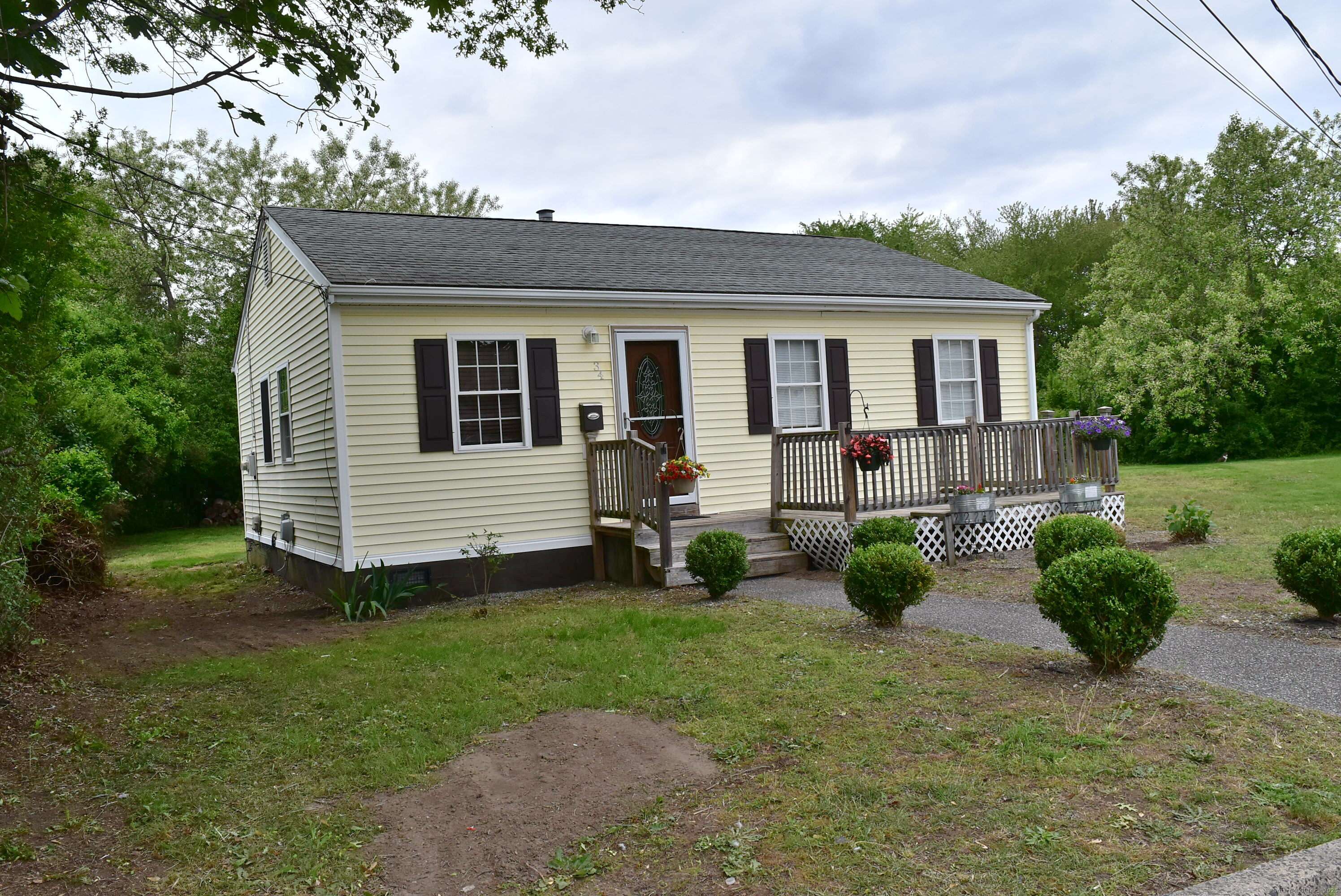 Groton, CT 06340,34 Joliet Court