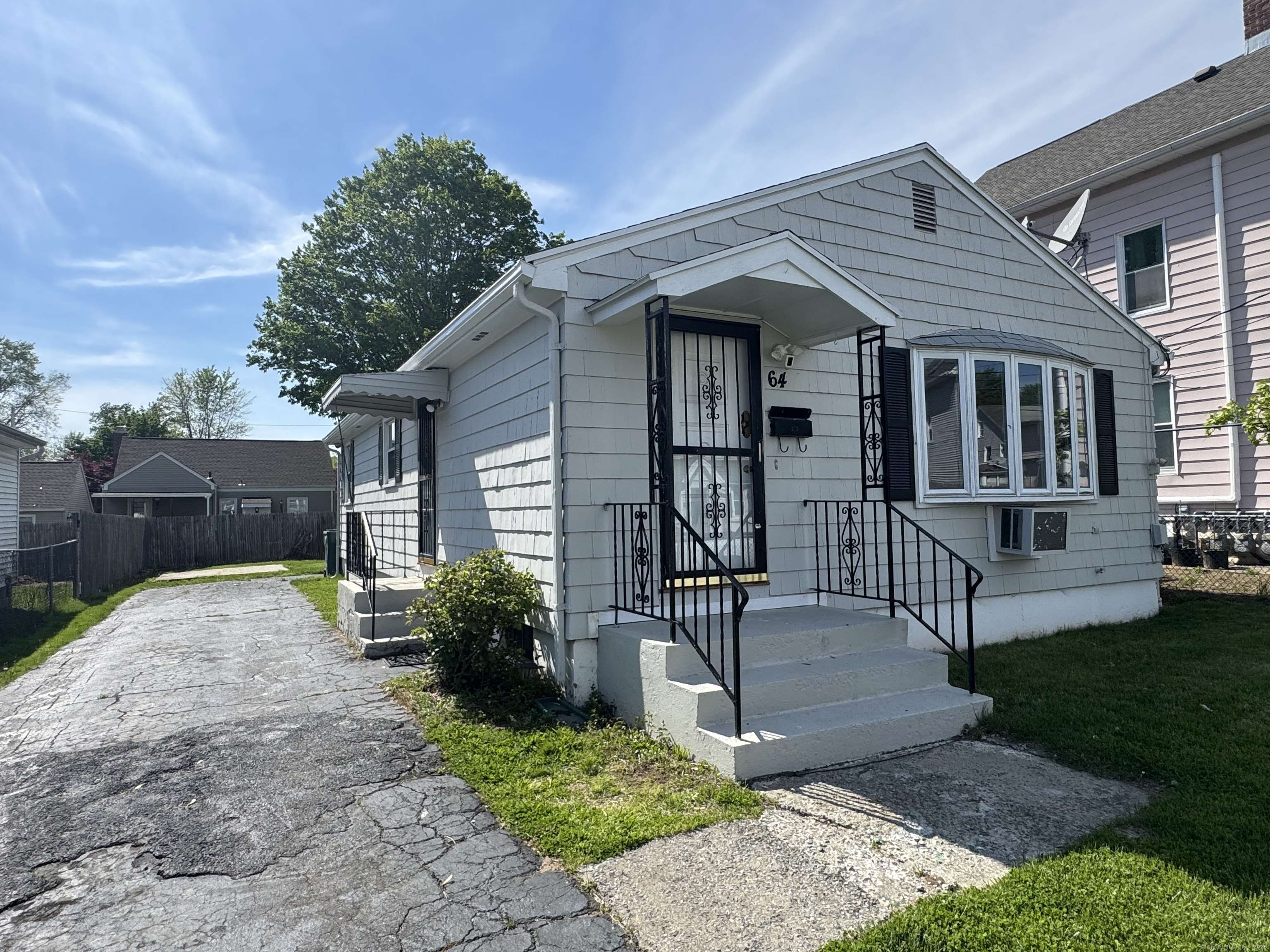 Hamden, CT 06514,64 Dix Street