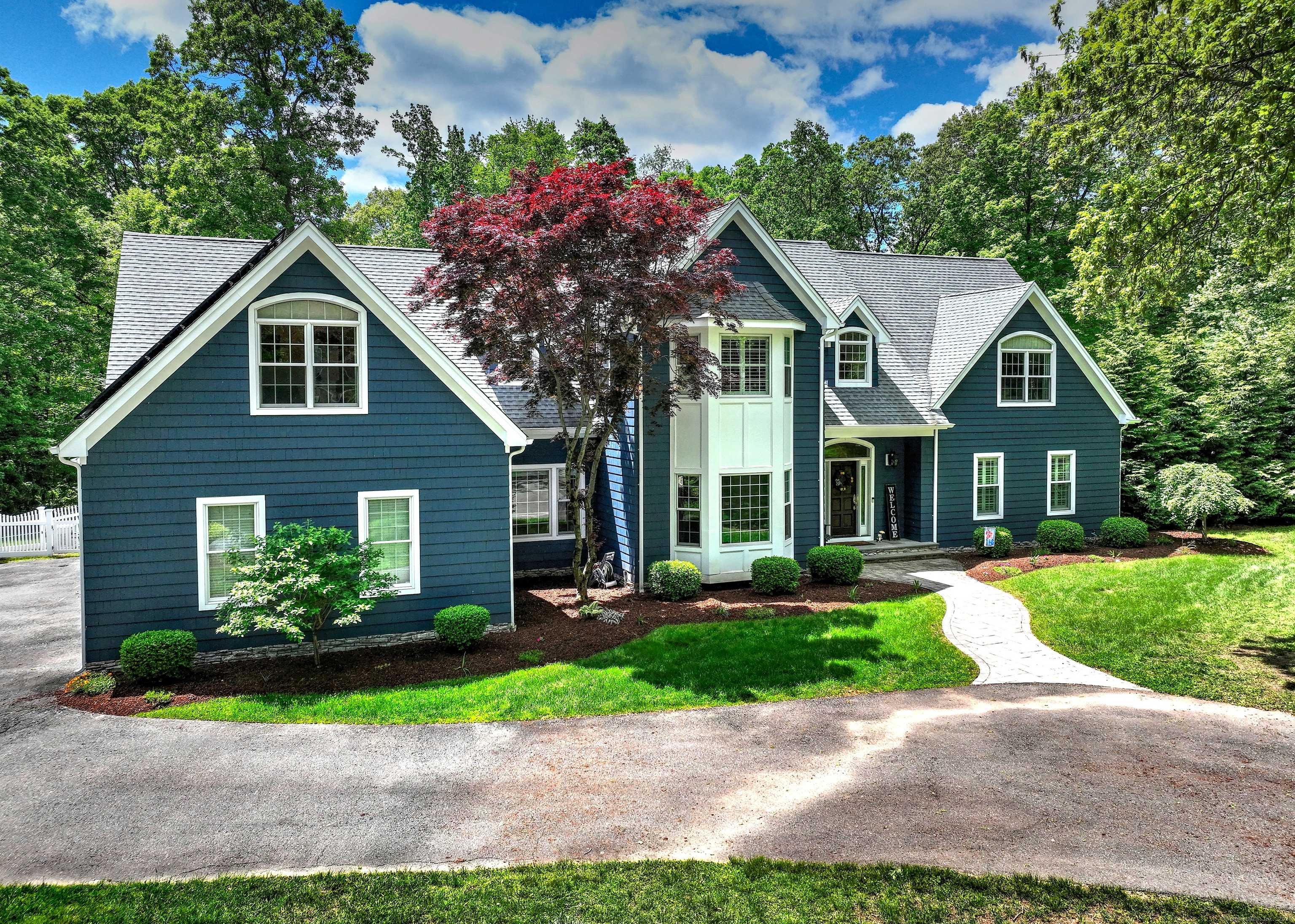 Woodbridge, CT 06525,10 Grove Hill Road