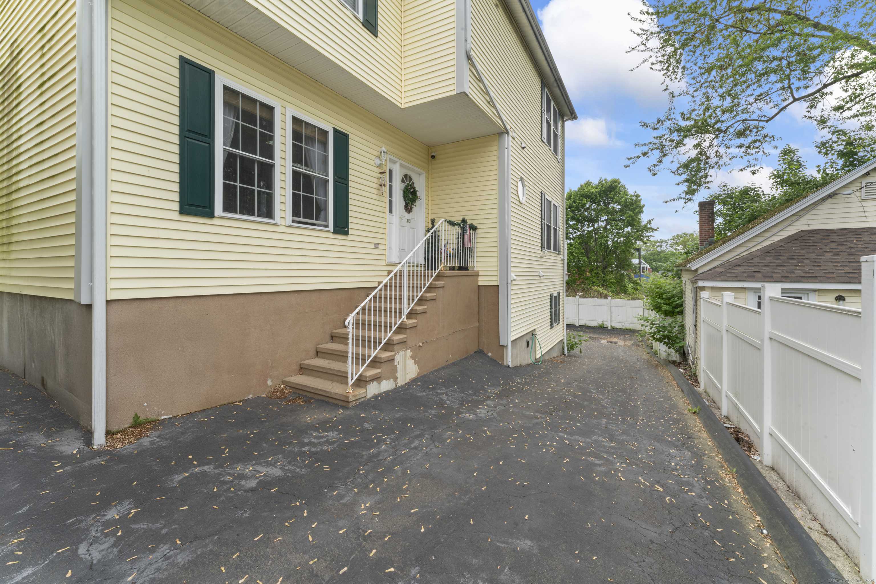 Stamford, CT 06907,1095 Hope Street #B