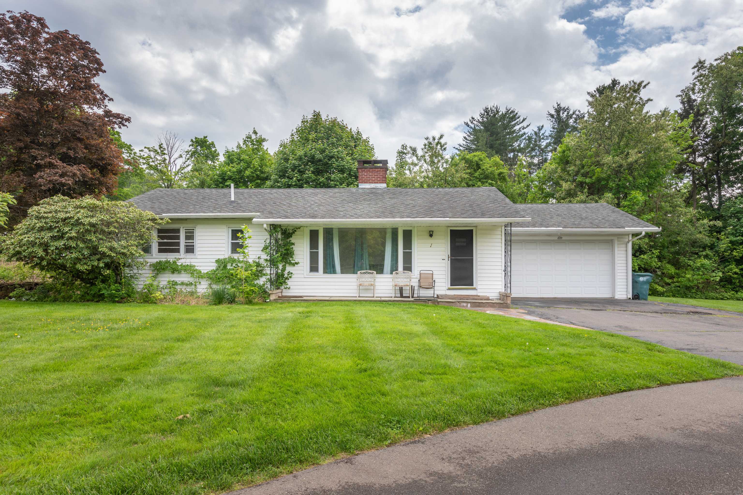 Hamden, CT 06518,1 Knoll Drive