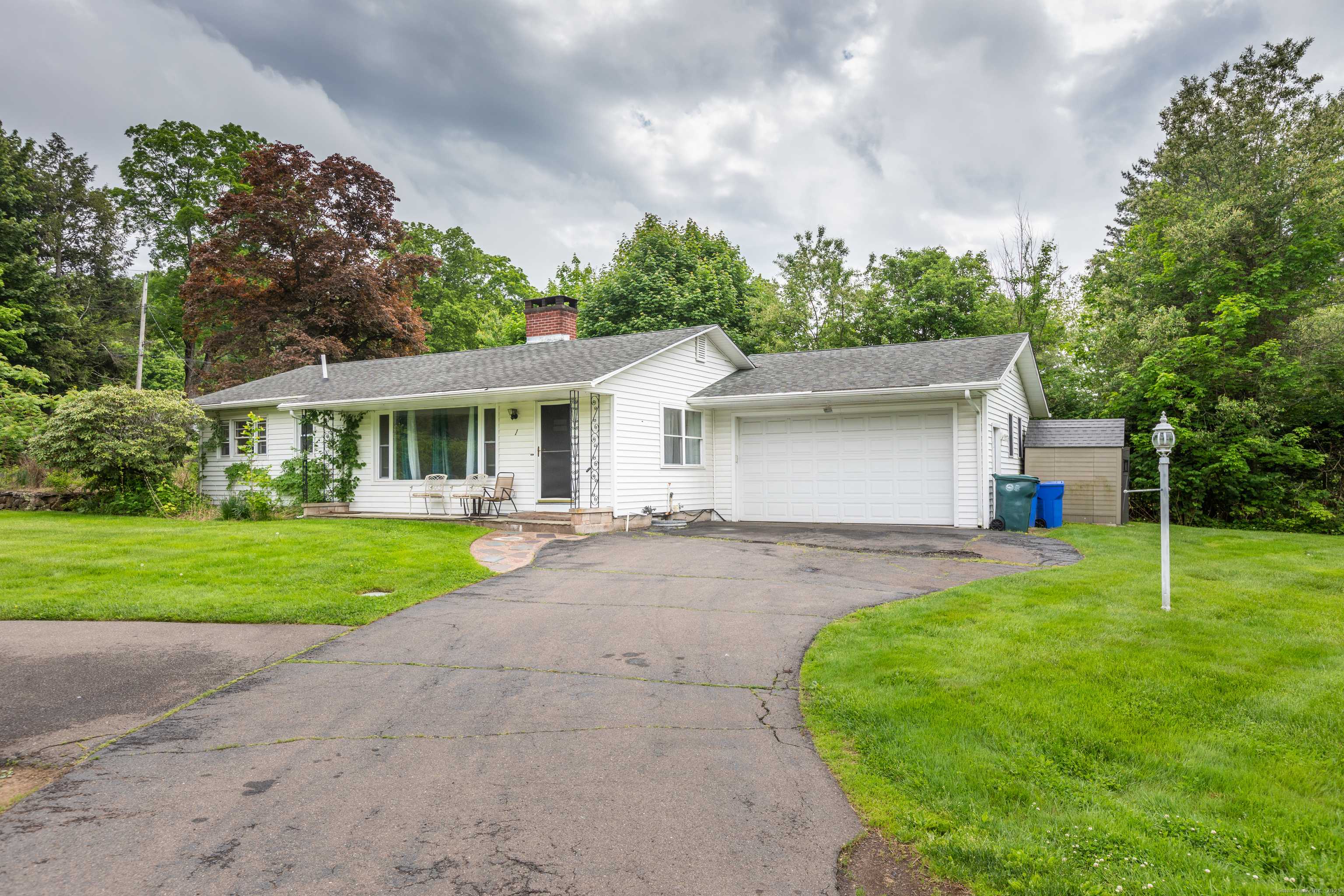 Hamden, CT 06518,1 Knoll Drive