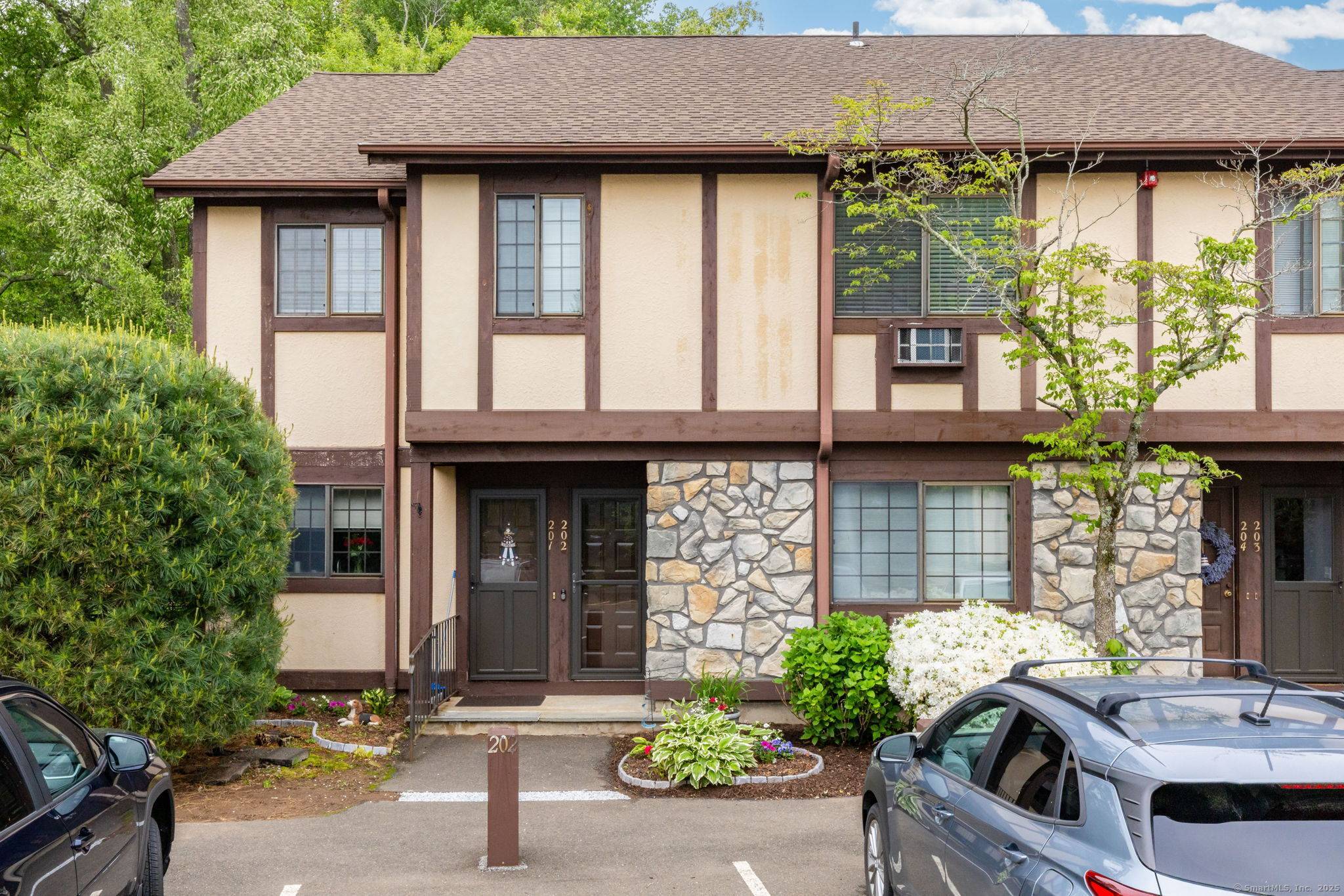 Milford, CT 06461,202 Foxwood Lane #202