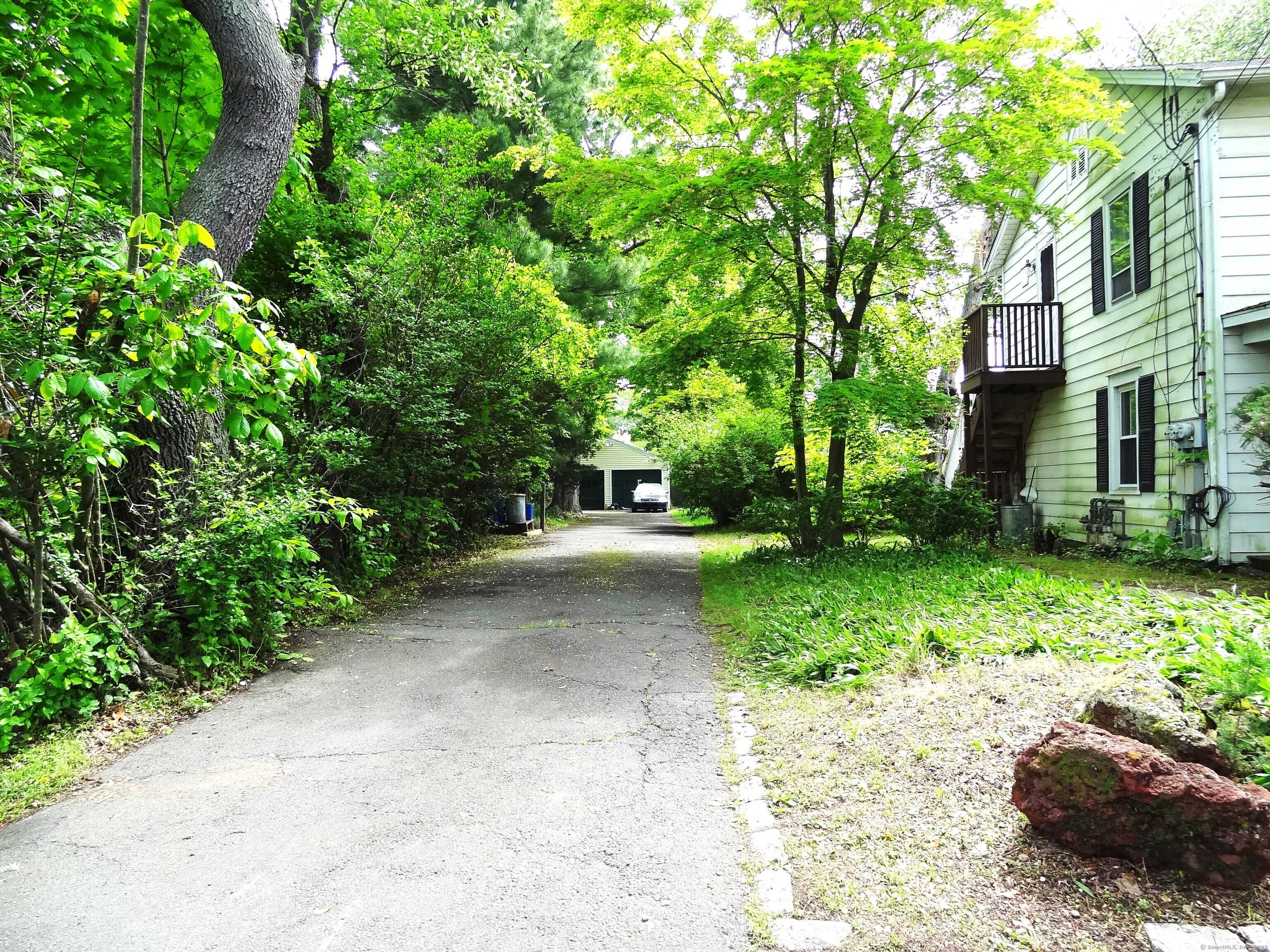 Fairfield, CT 06824,209 South Pine Creek Road