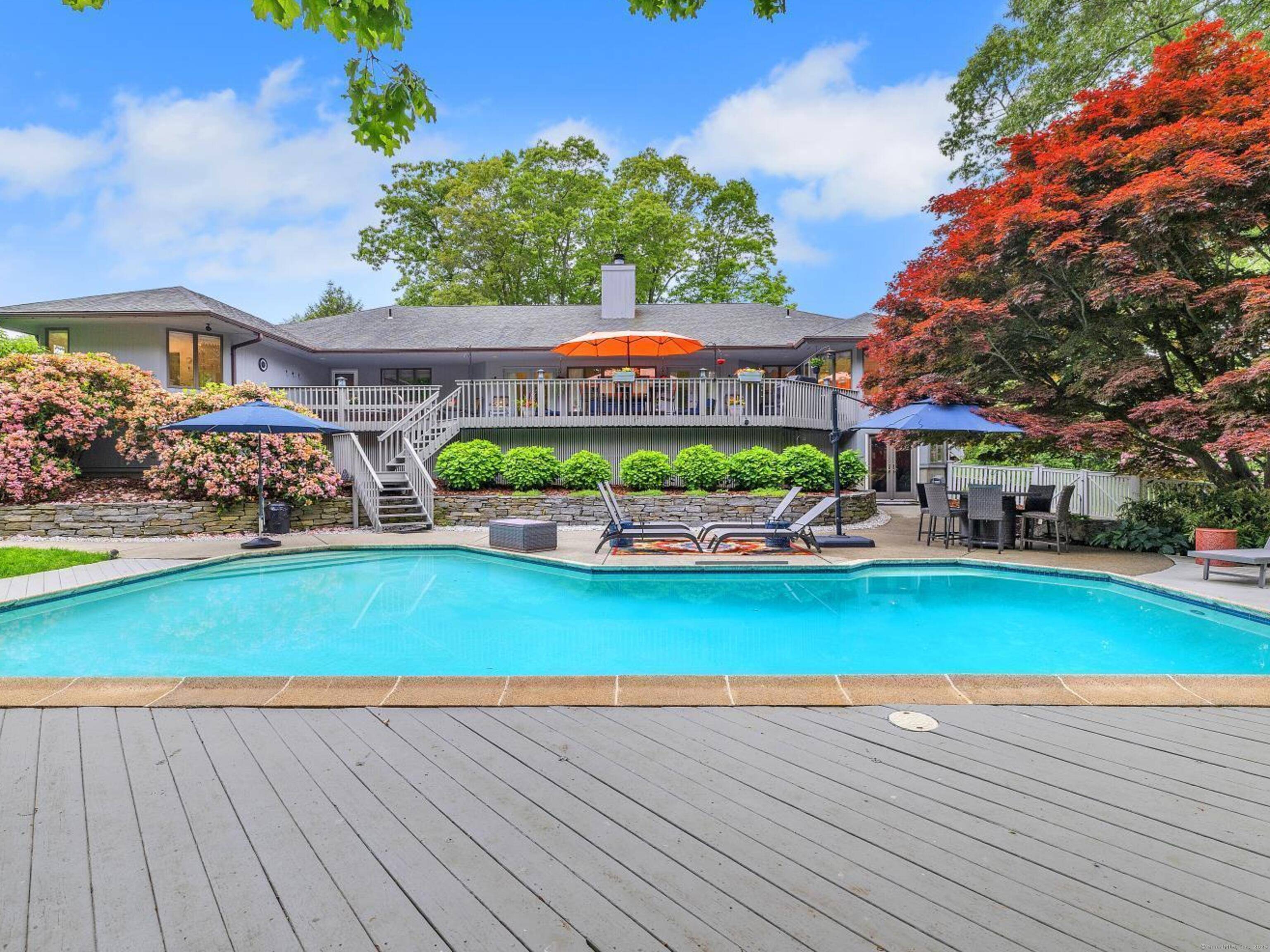 Waterford, CT 06385,17 Westwood Drive