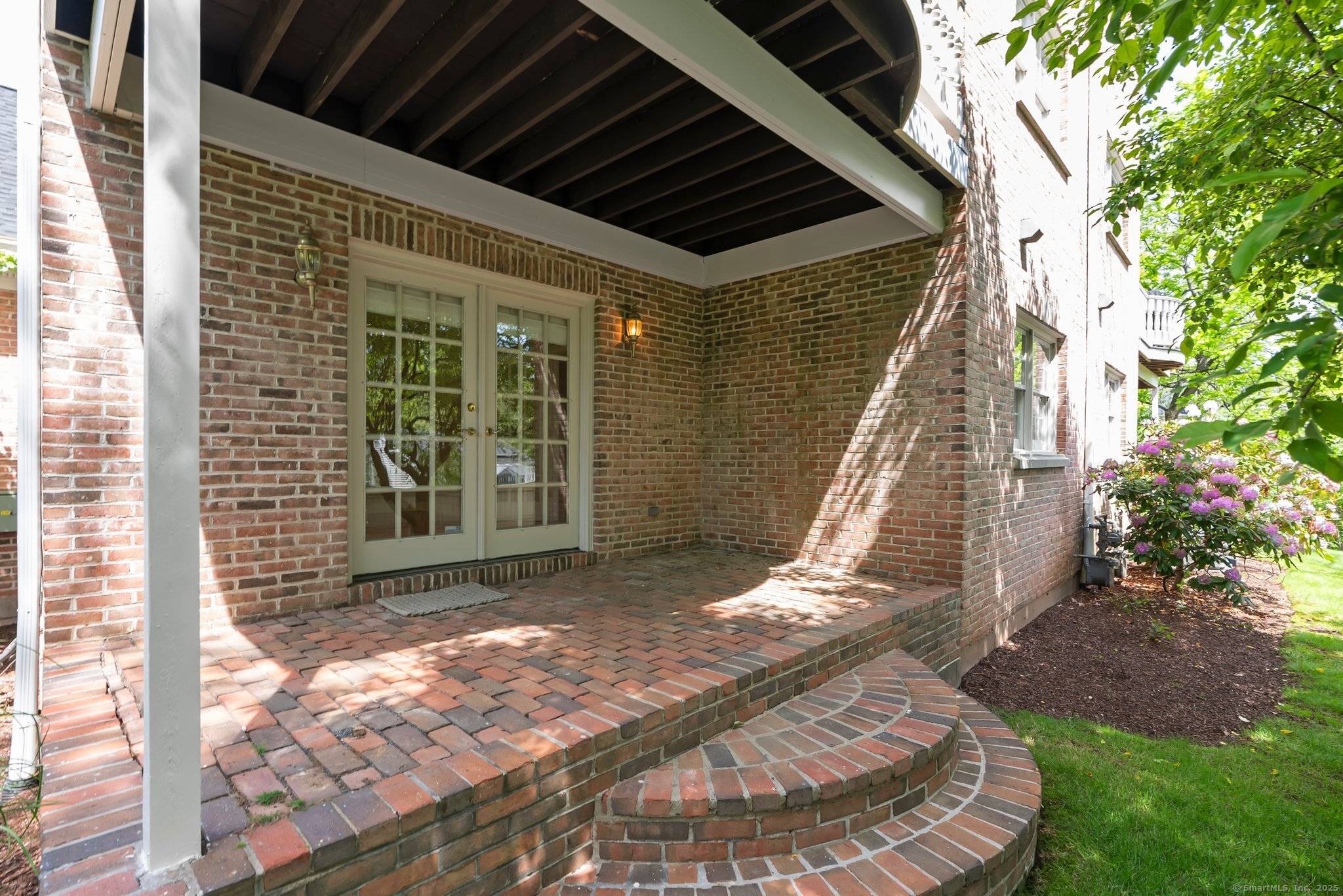 West Hartford, CT 06117,2 Governors Row #2