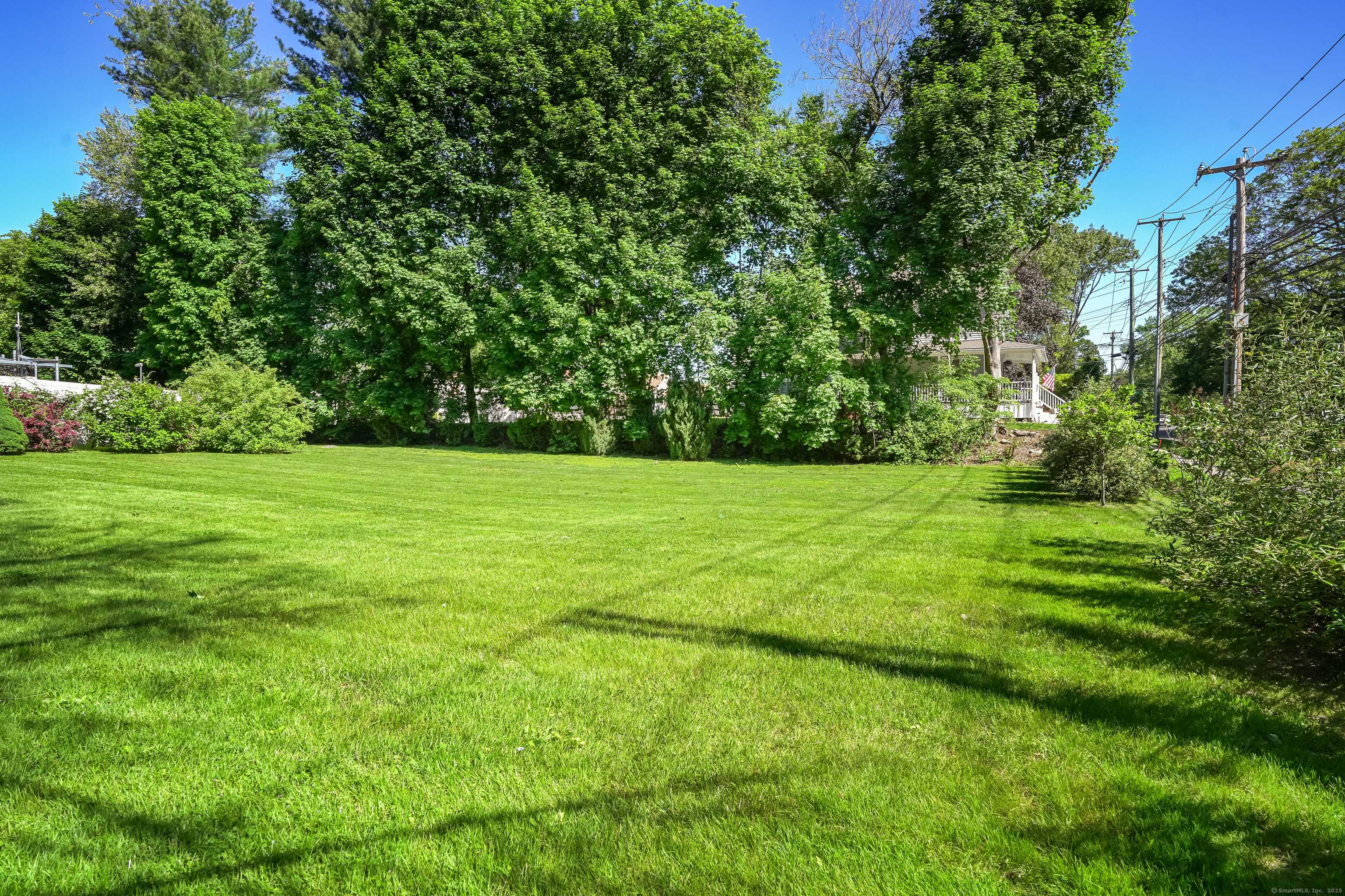 Stratford, CT 06614,1975 Huntington Road