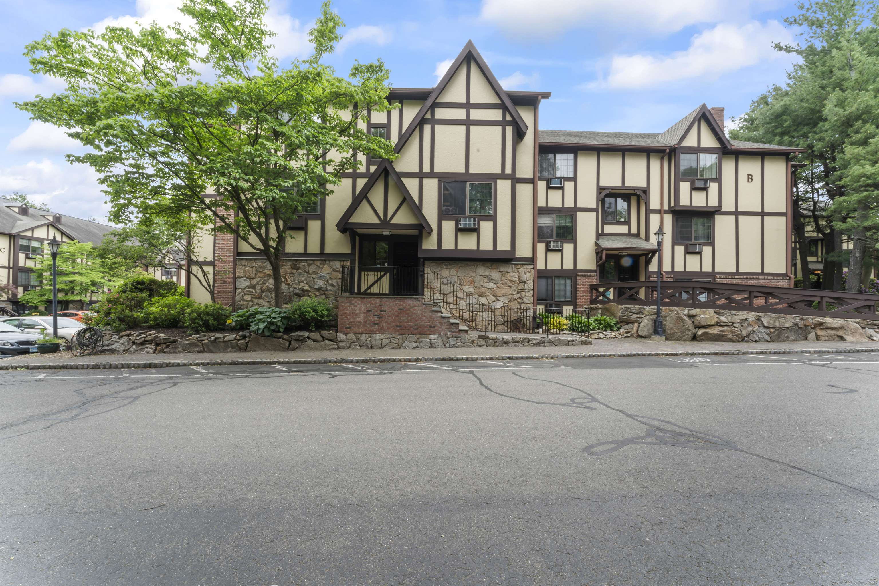 Norwalk, CT 06851,50 Aiken Street #APT 465
