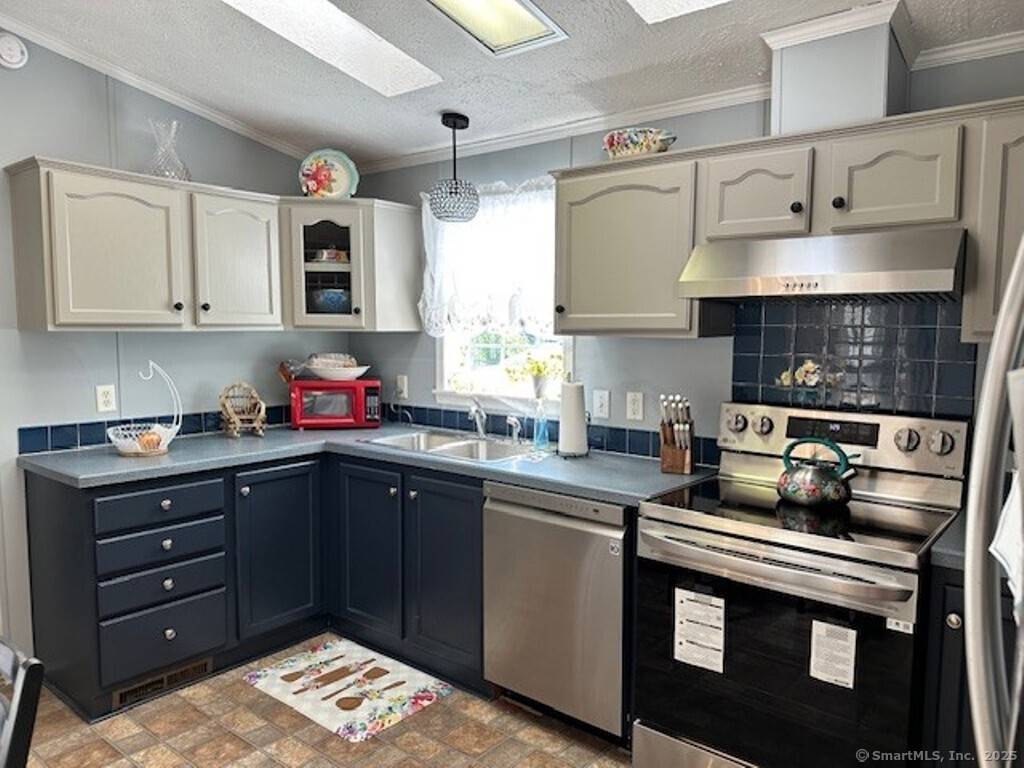 Southington, CT 06489,23 North Road