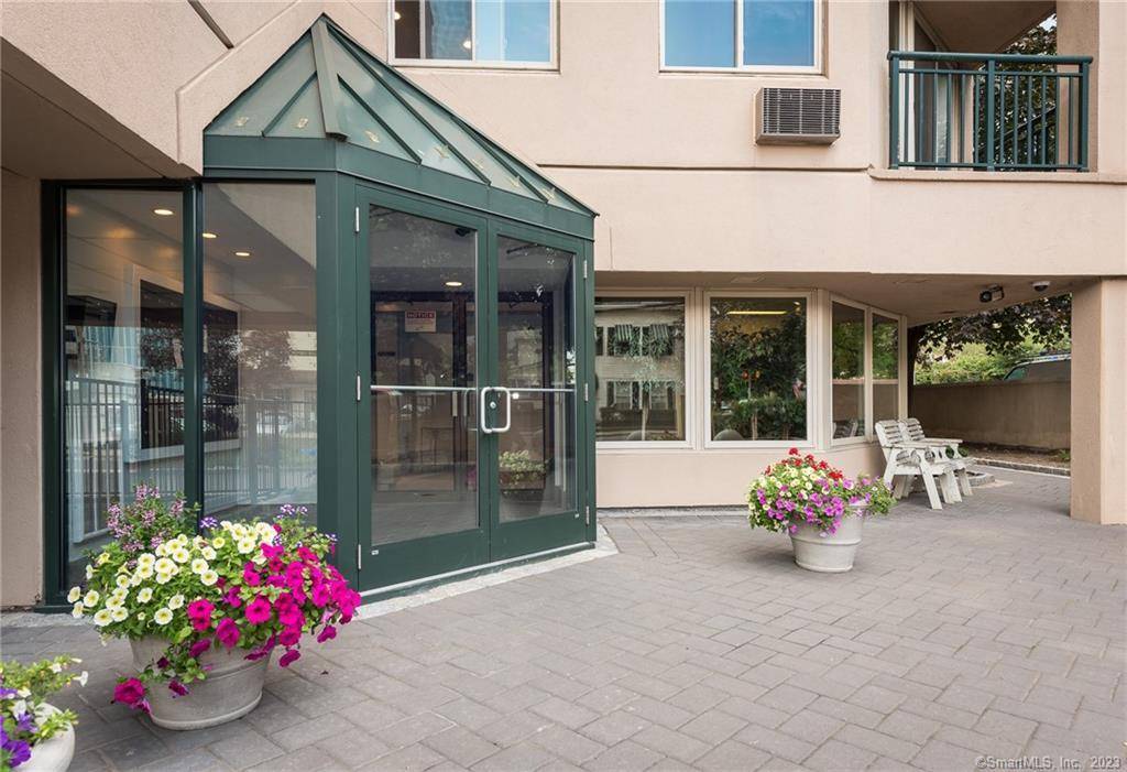 Stamford, CT 06902,104 North Street #501