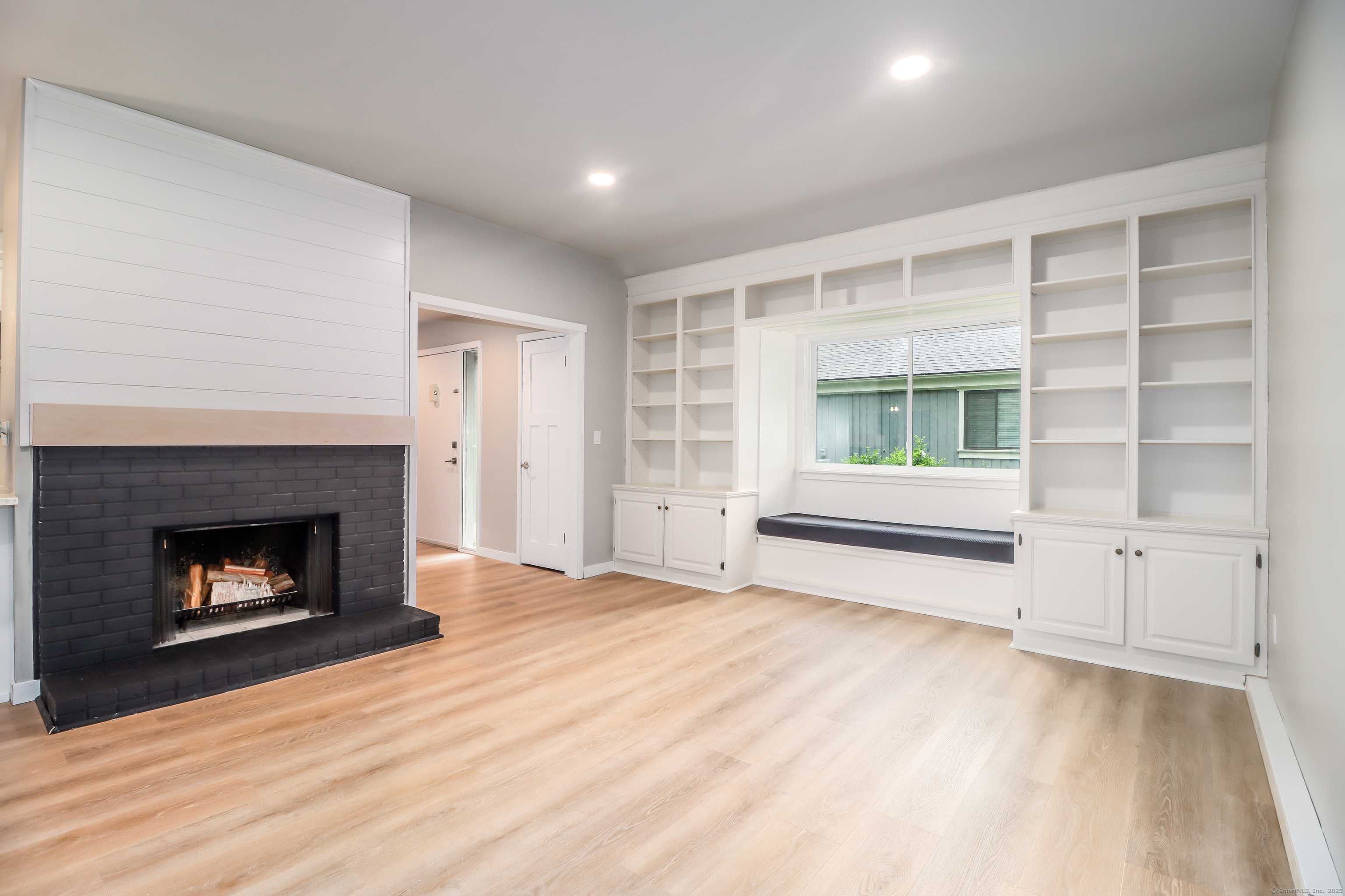 Southbury, CT 06488,345 Heritage Village #B
