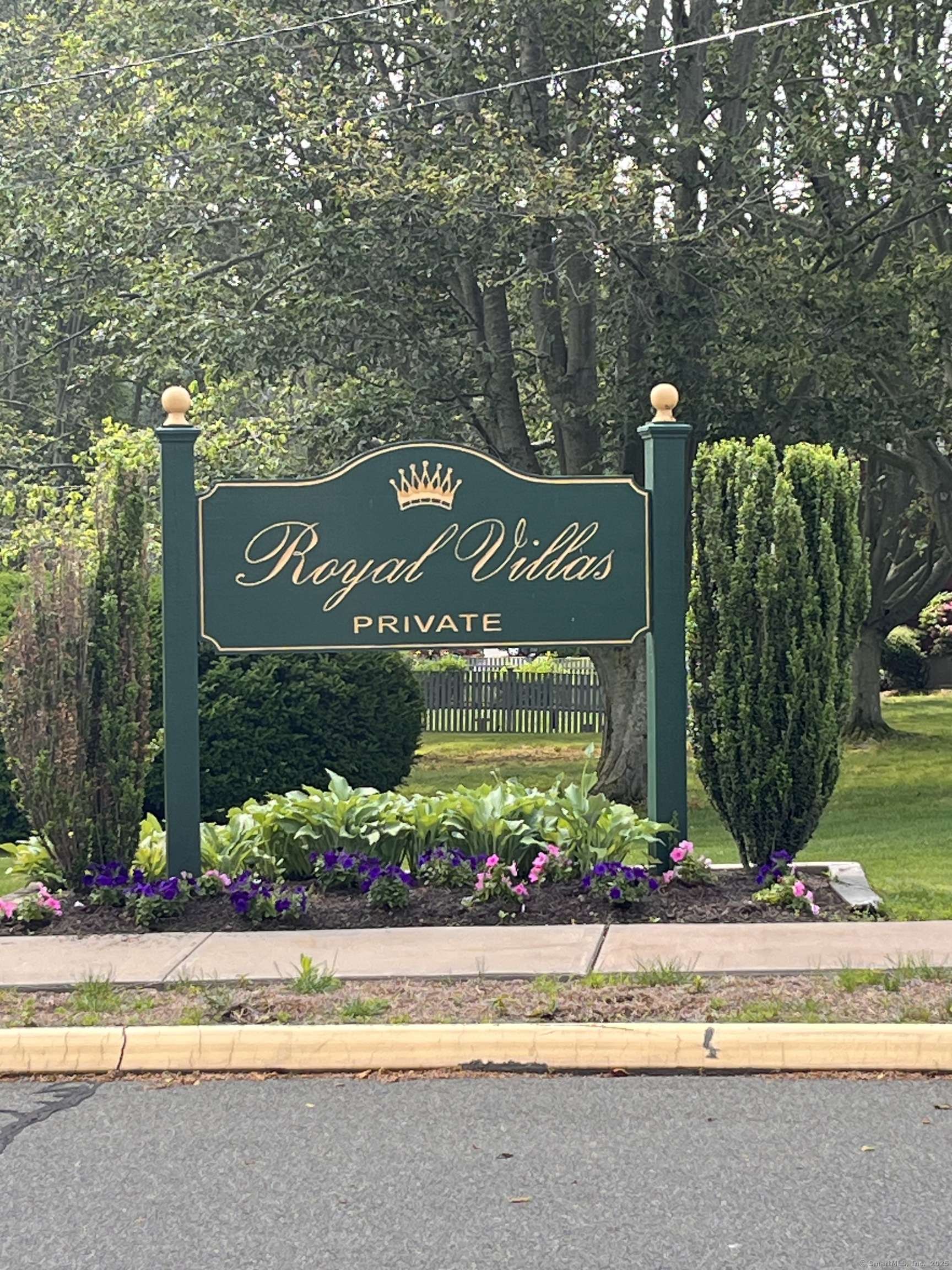Newington, CT 06111,142 Hampton Court #142