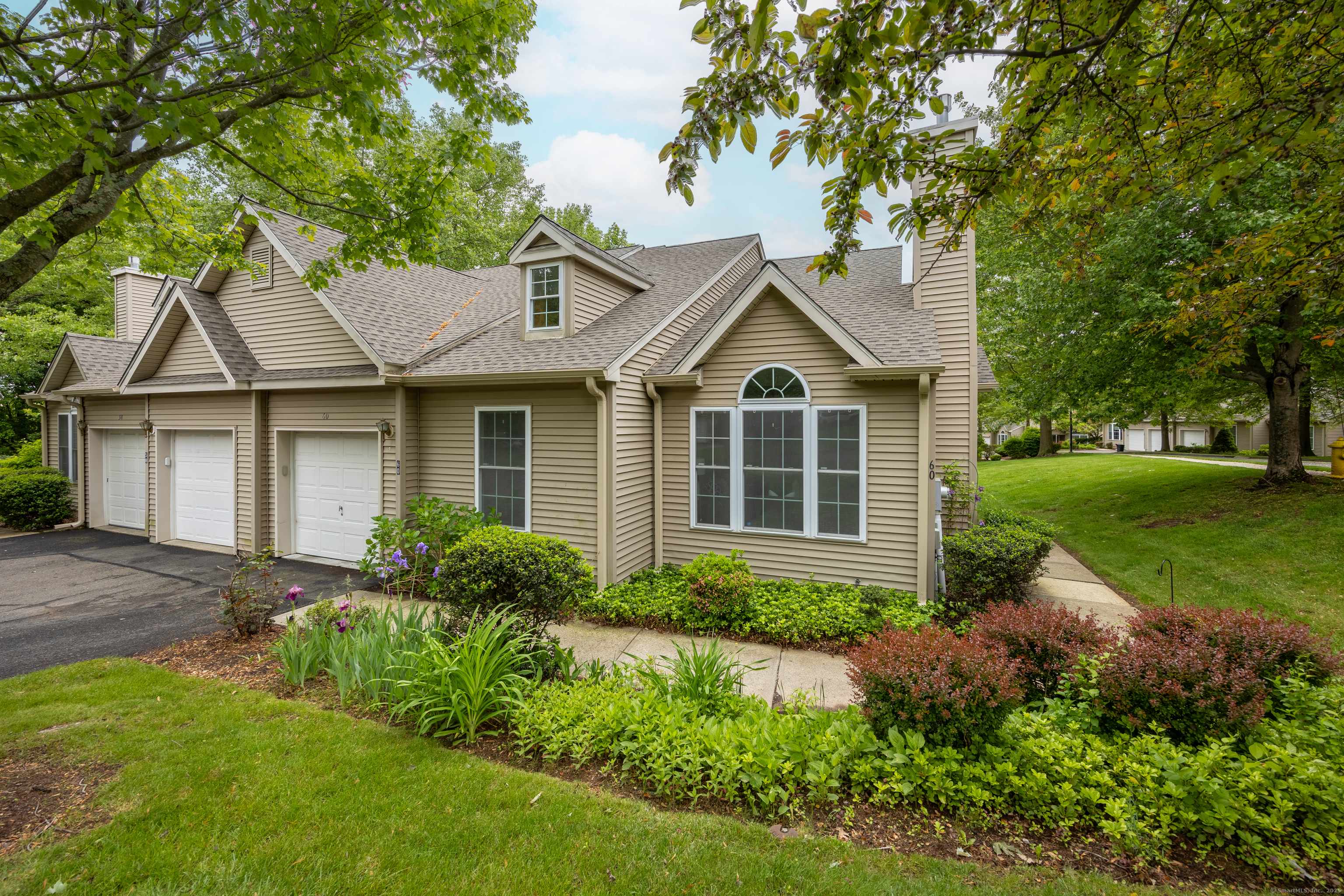 Hamden, CT 06518,25 Hamden Hills Drive #60