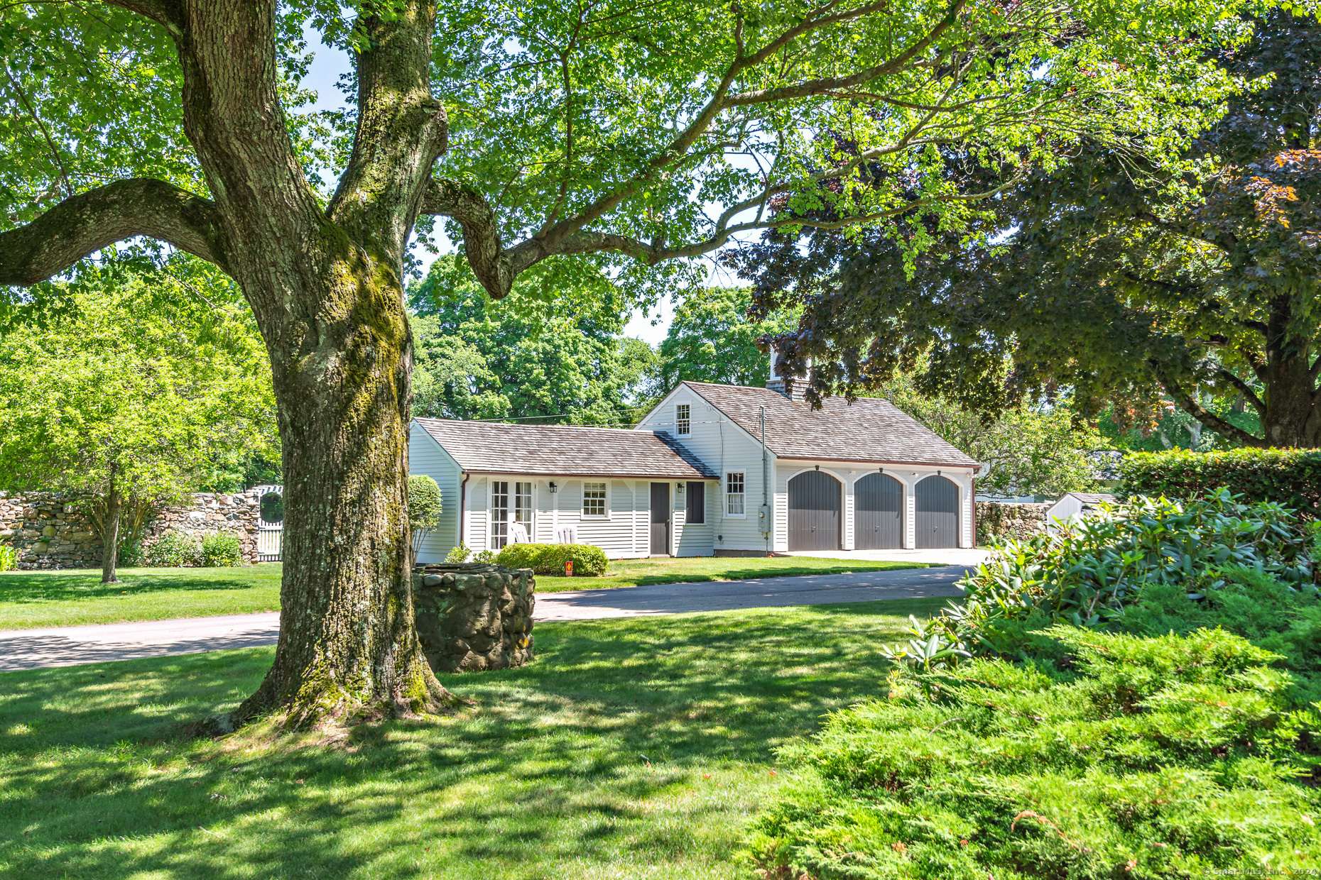 Stonington, CT 06378,264 Taugwonk Road