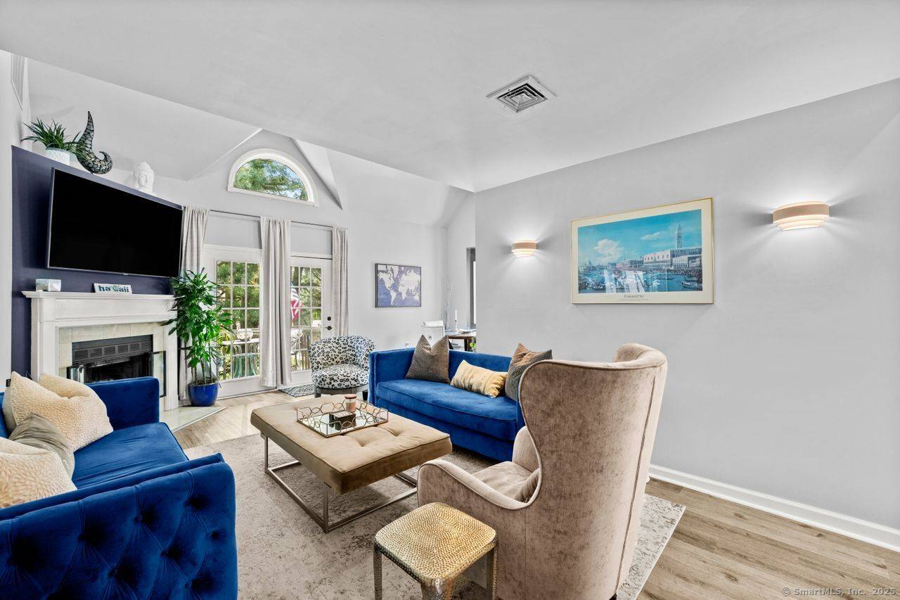 Stamford, CT 06906,668 Glenbrook Road #25