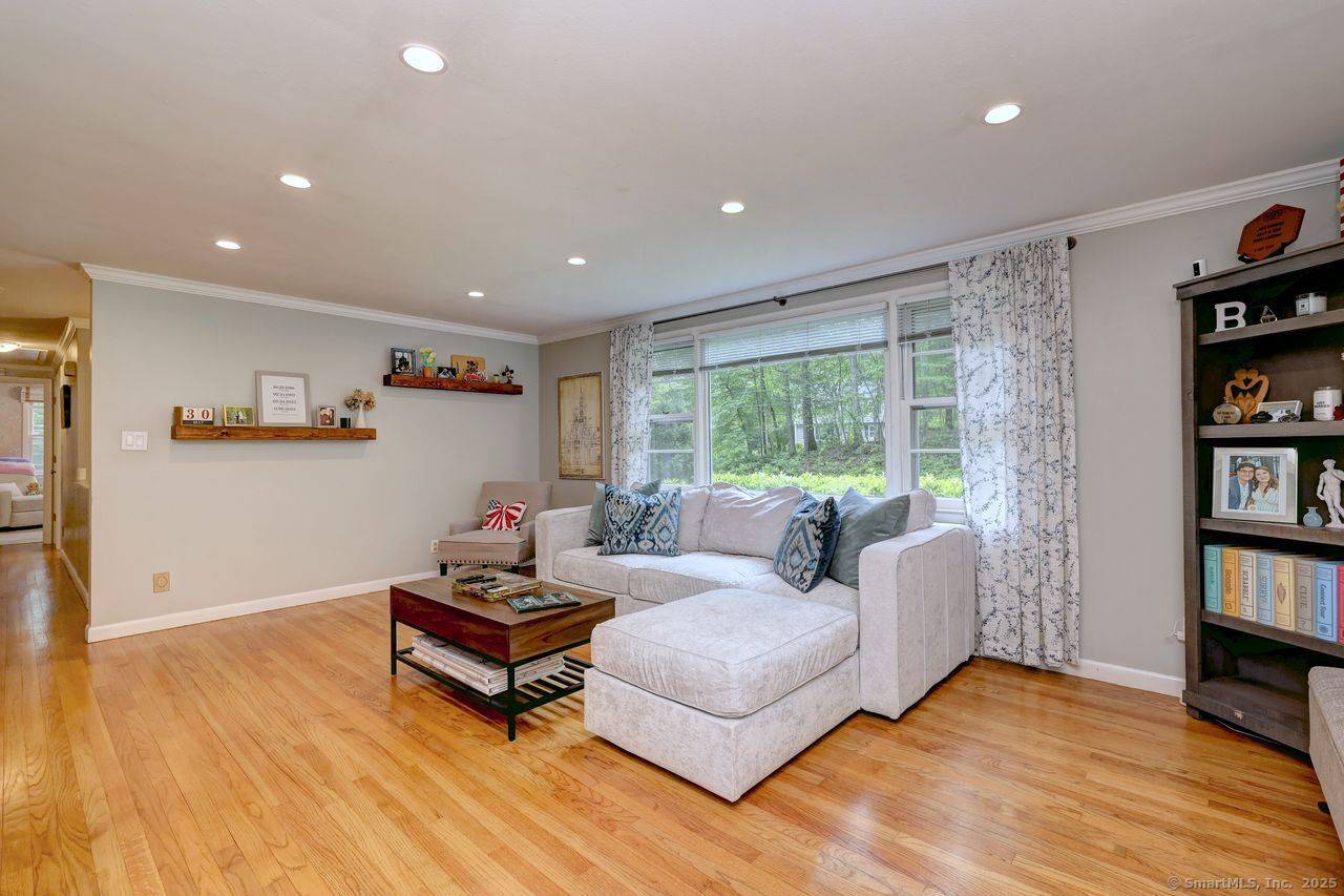 Newtown, CT 06482,9 Honey Lane