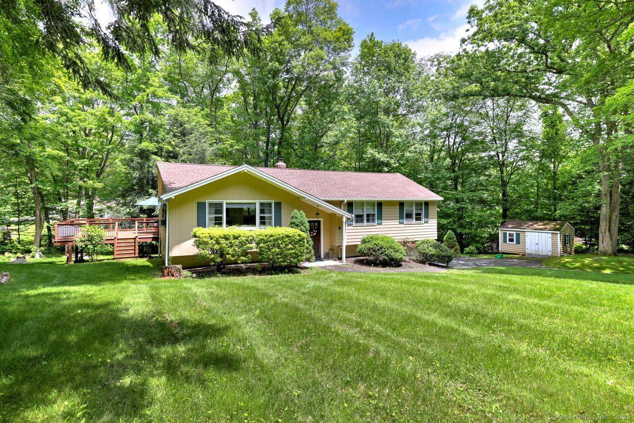 Newtown, CT 06482,9 Honey Lane