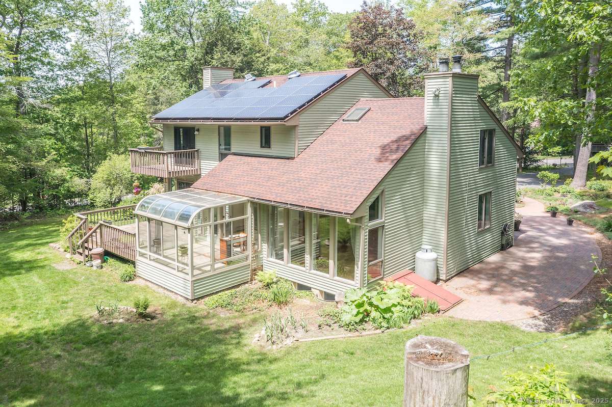 New Hartford, CT 06057,16 Pioneer Drive