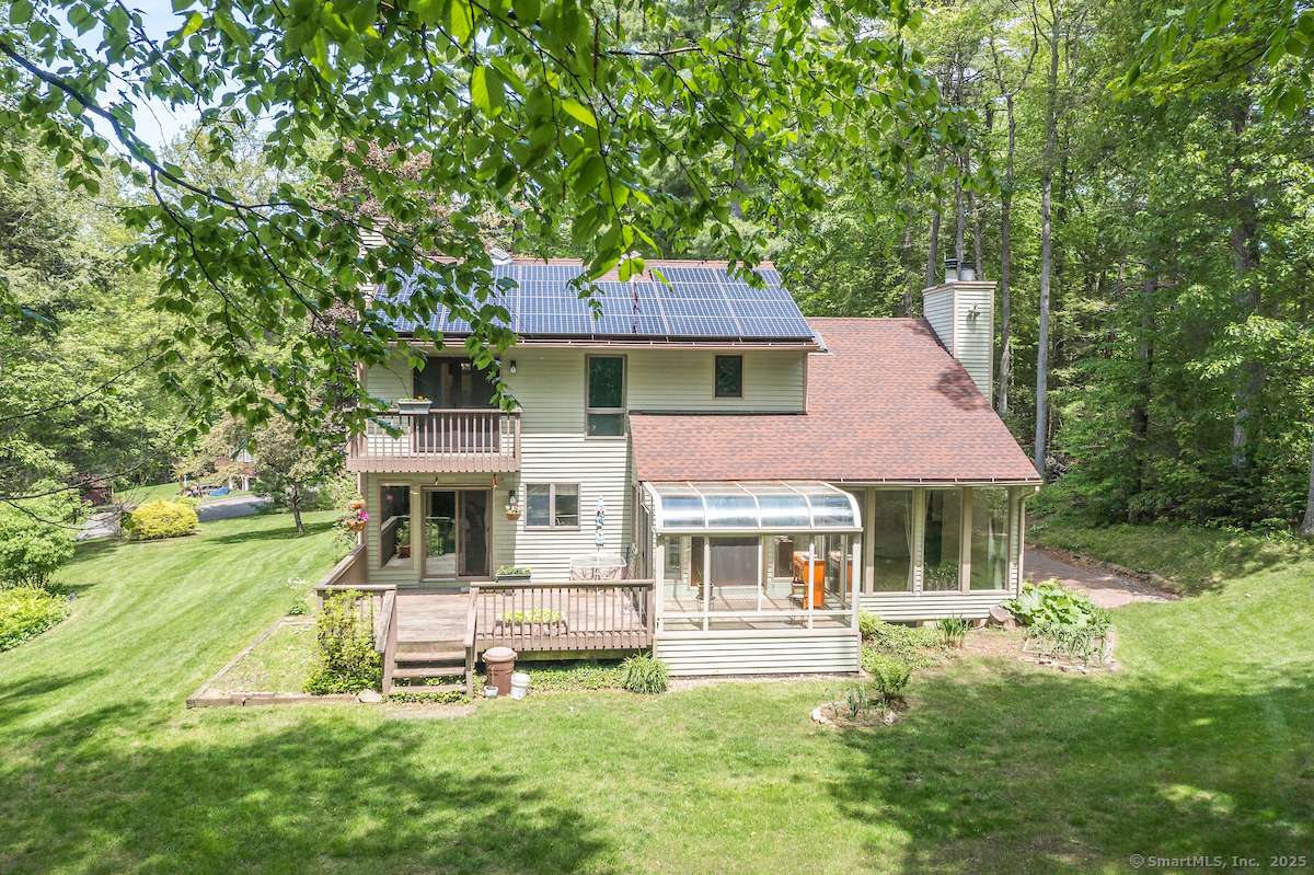 New Hartford, CT 06057,16 Pioneer Drive