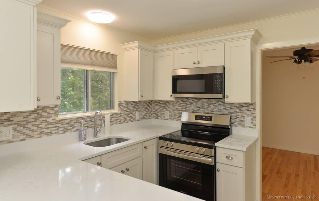 Southbury, CT 06488,8 Heritage Village #D