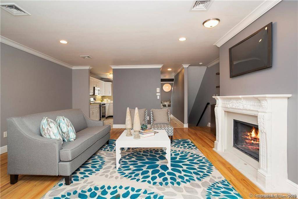 Greenwich, CT 06807,453 East Putnam Avenue #APT 4E
