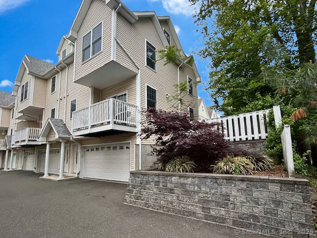 Norwalk, CT 06854,40 Ferris Avenue #APT 6