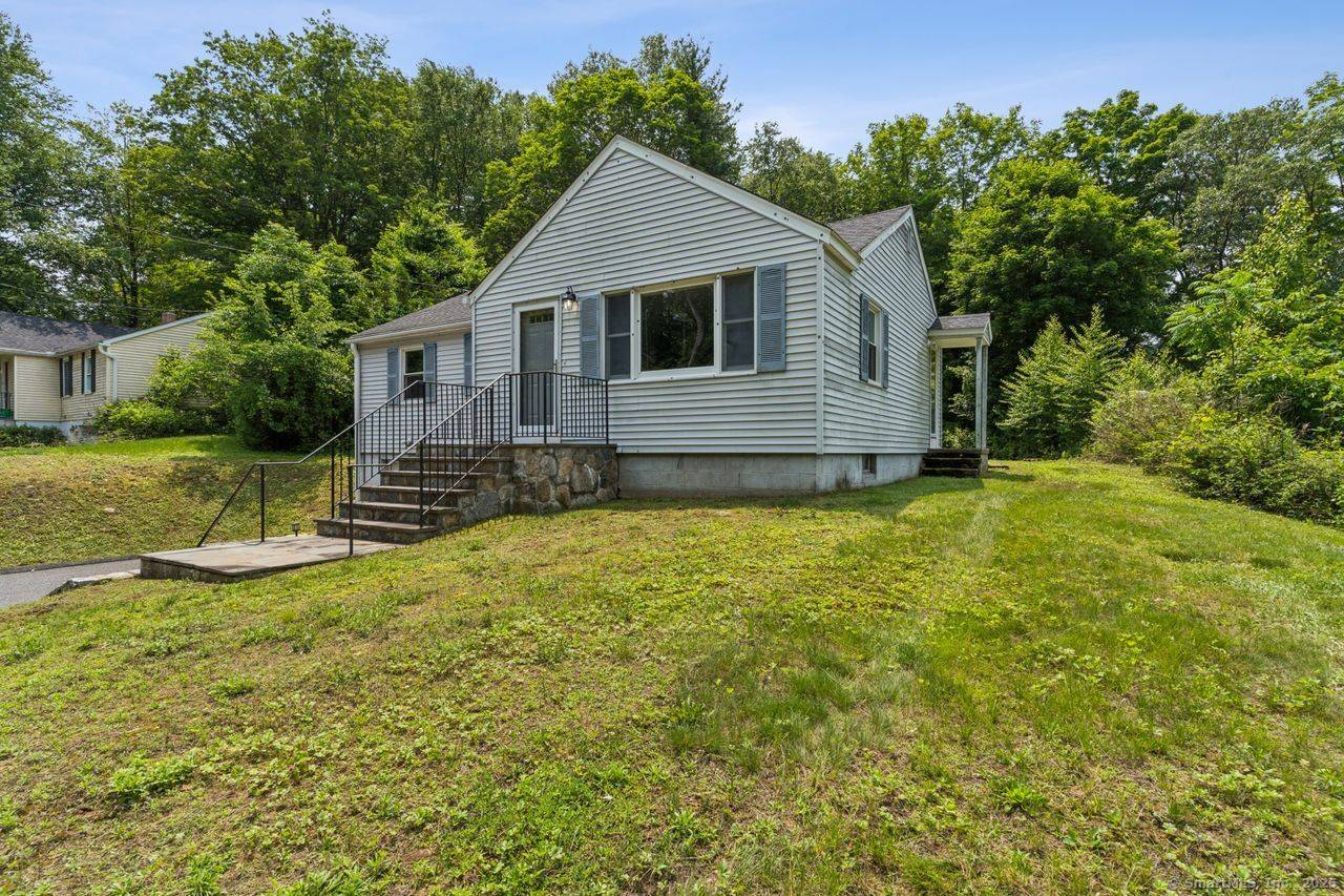 Newtown, CT 06482,4 Buttonball Drive