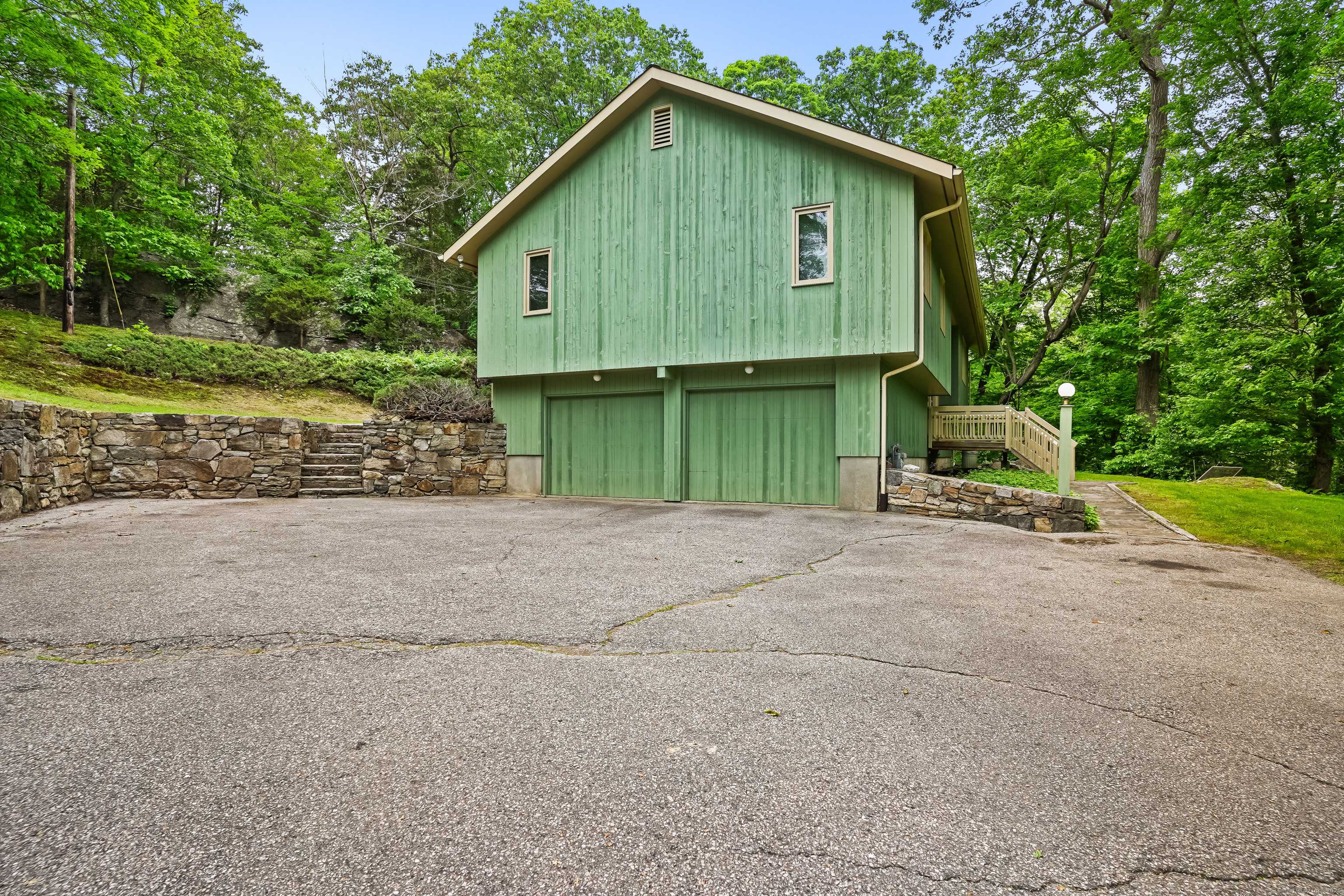 Easton, CT 06612,30 Bartling Drive