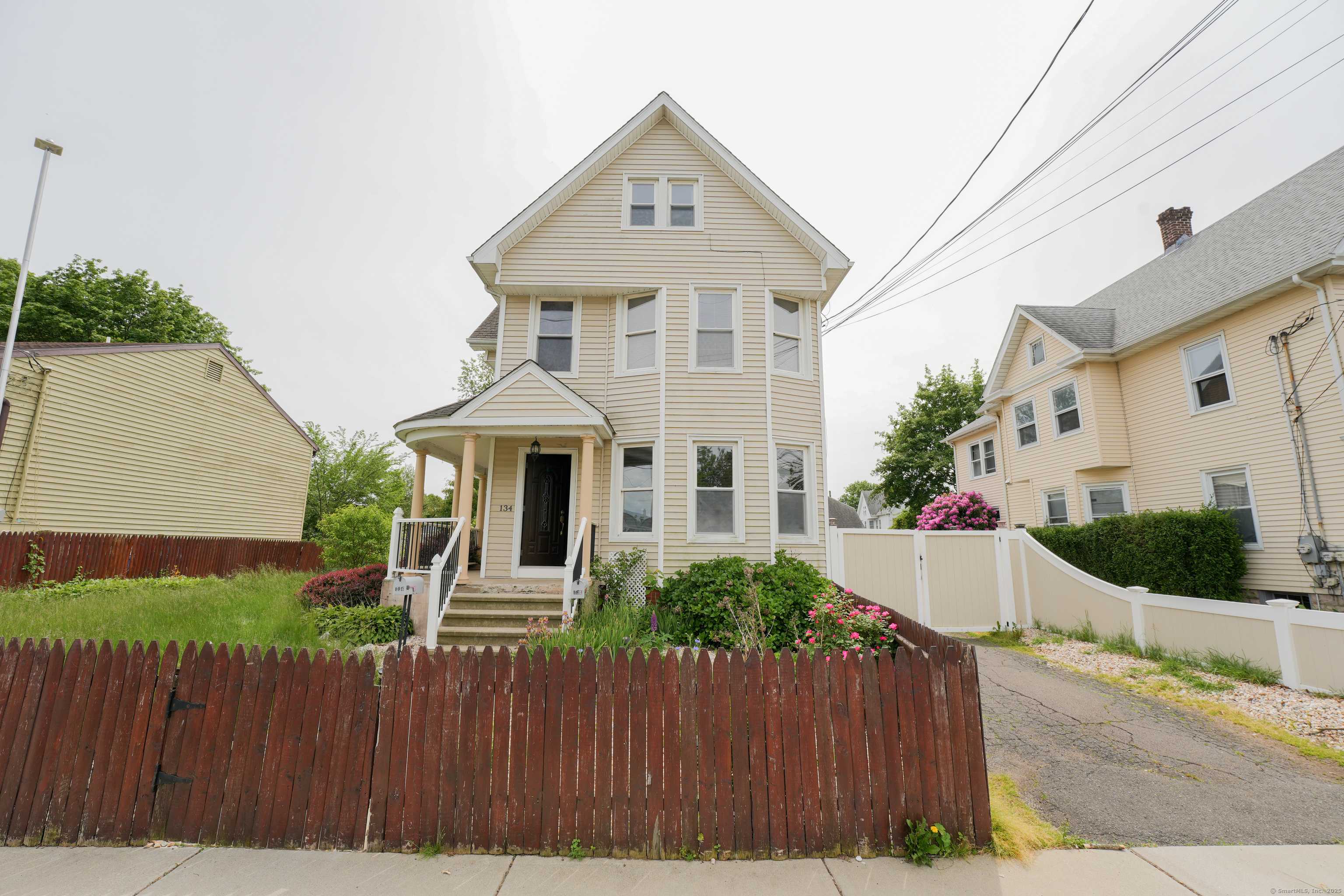Hamden, CT 06514,134 Gorham Avenue #2