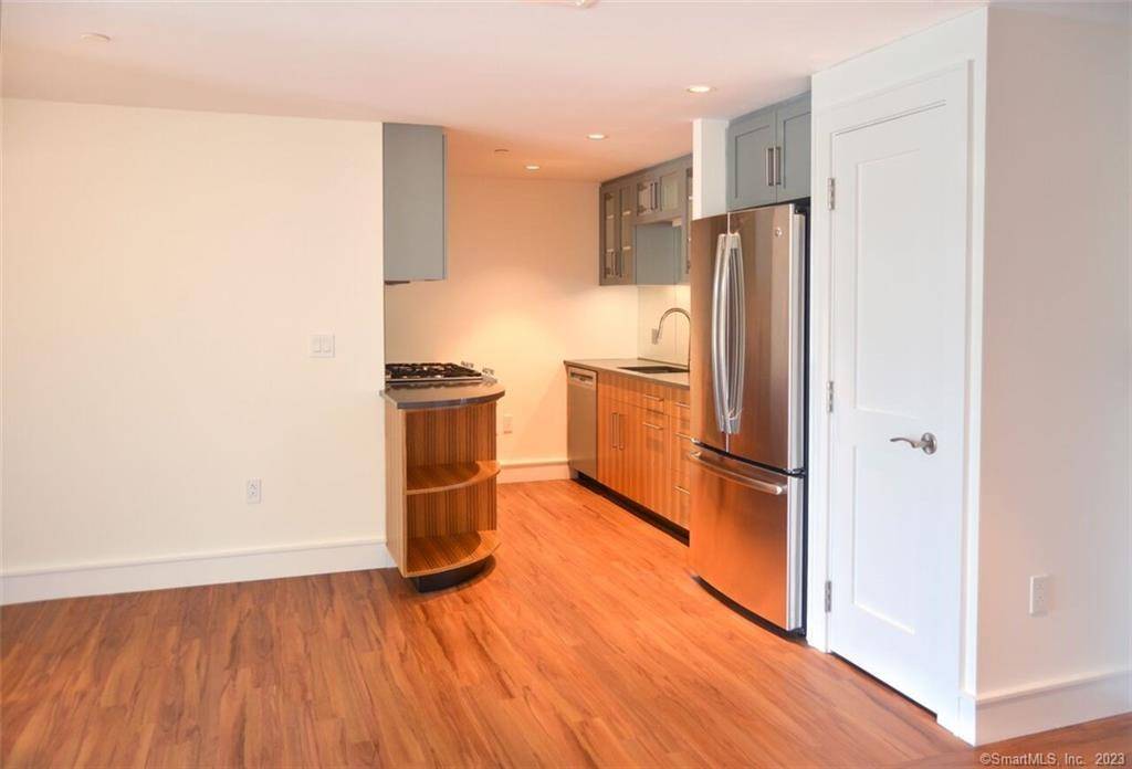 Westport, CT 06880,5 Church Lane #409