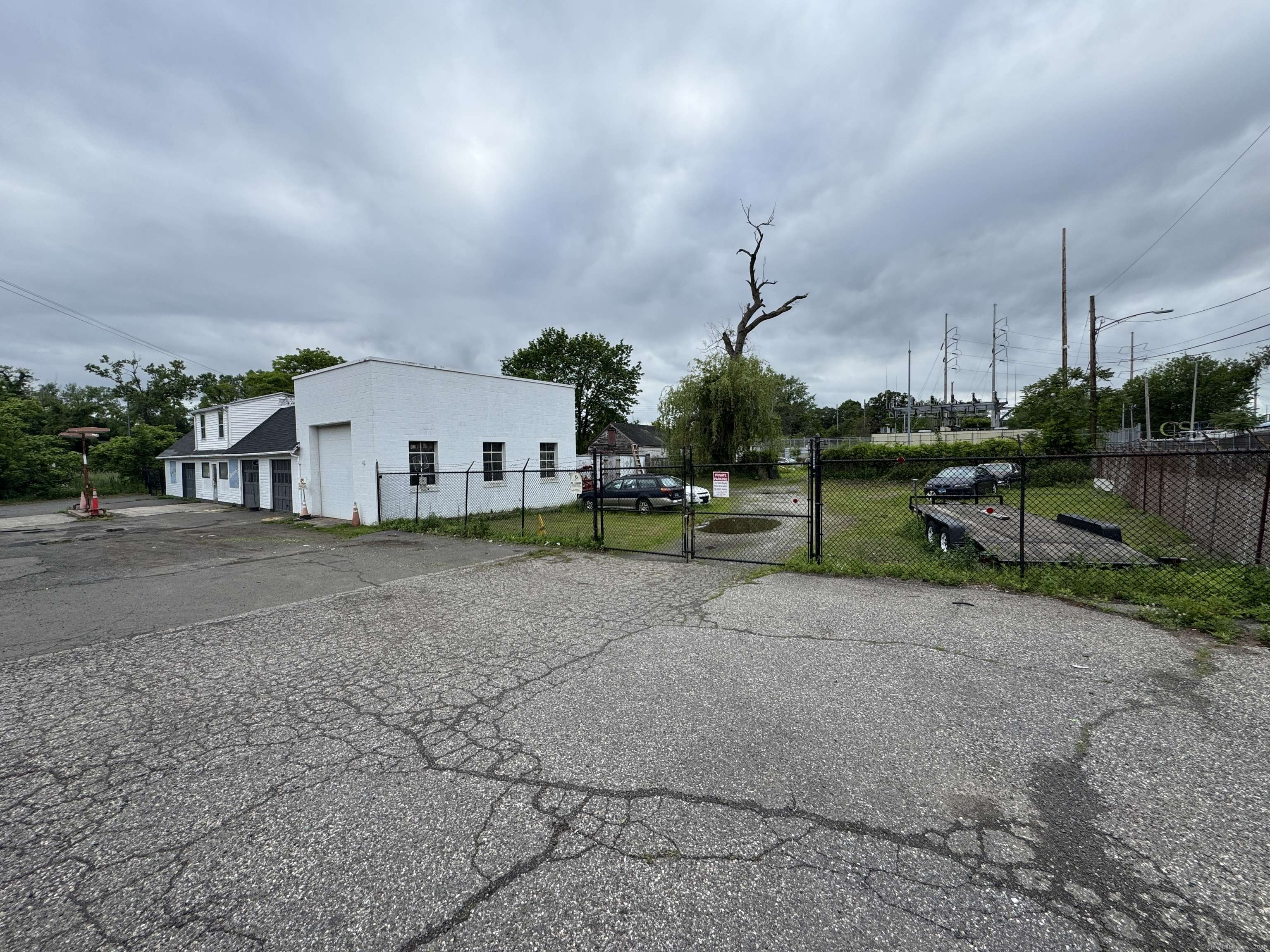 New Haven, CT 06513,1096 Quinnipiac Avenue