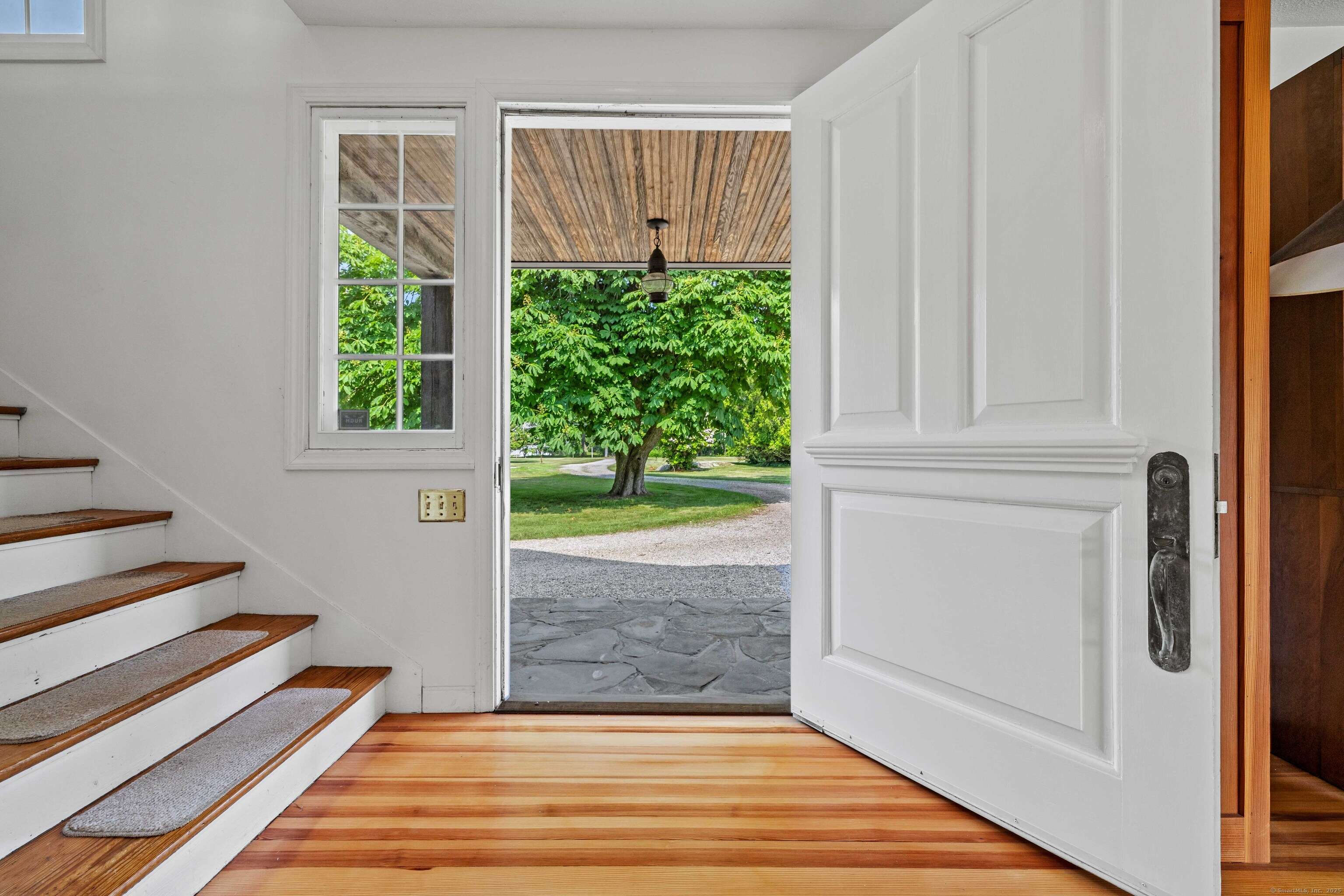 Waterford, CT 06385,92 Shore Road