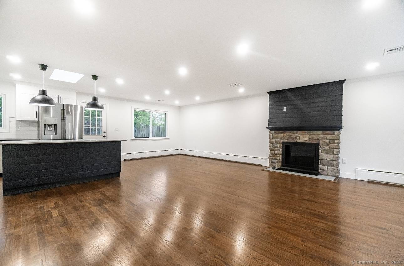 West Haven, CT 06516,24 Linde Street