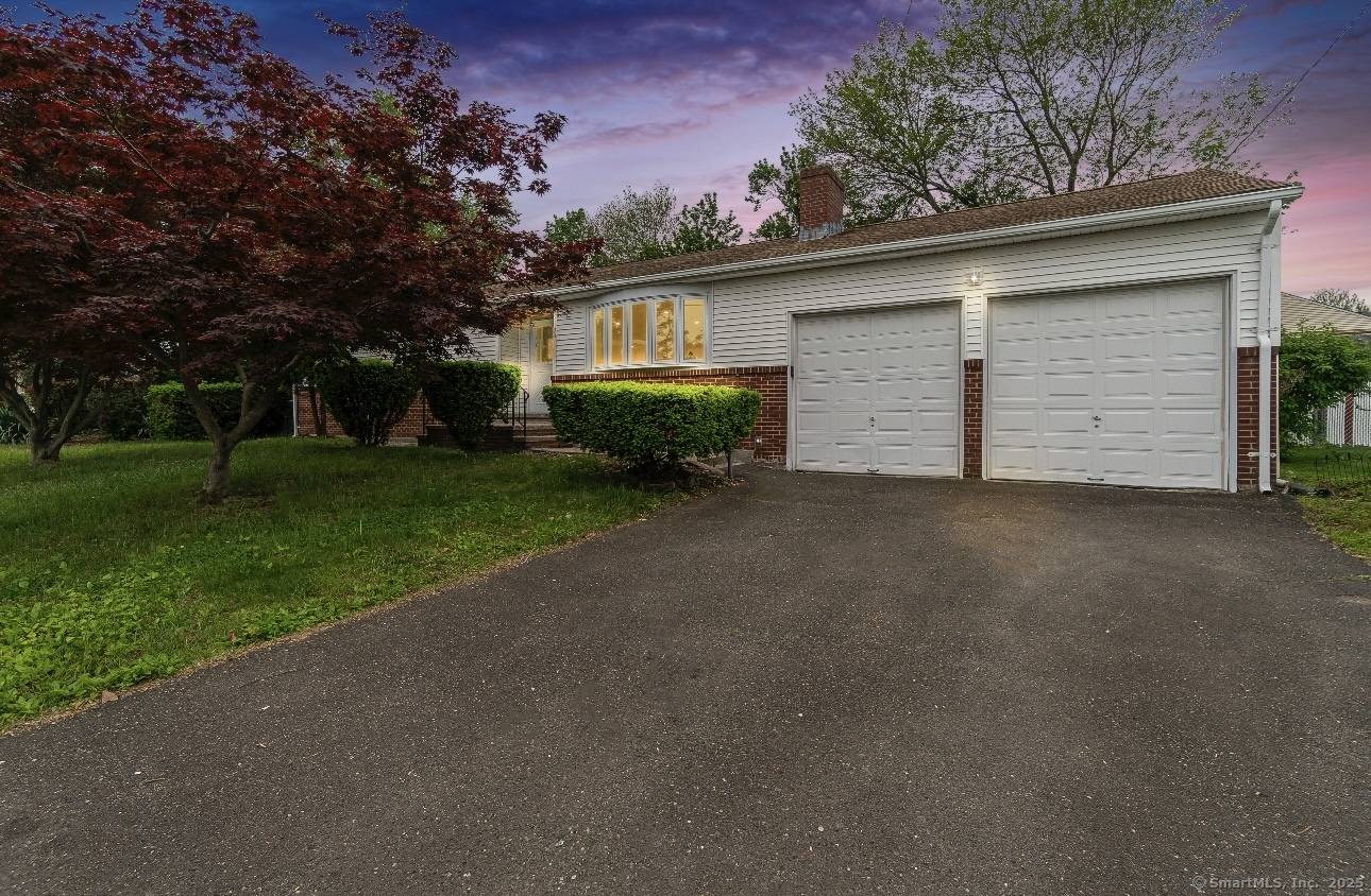 West Haven, CT 06516,24 Linde Street